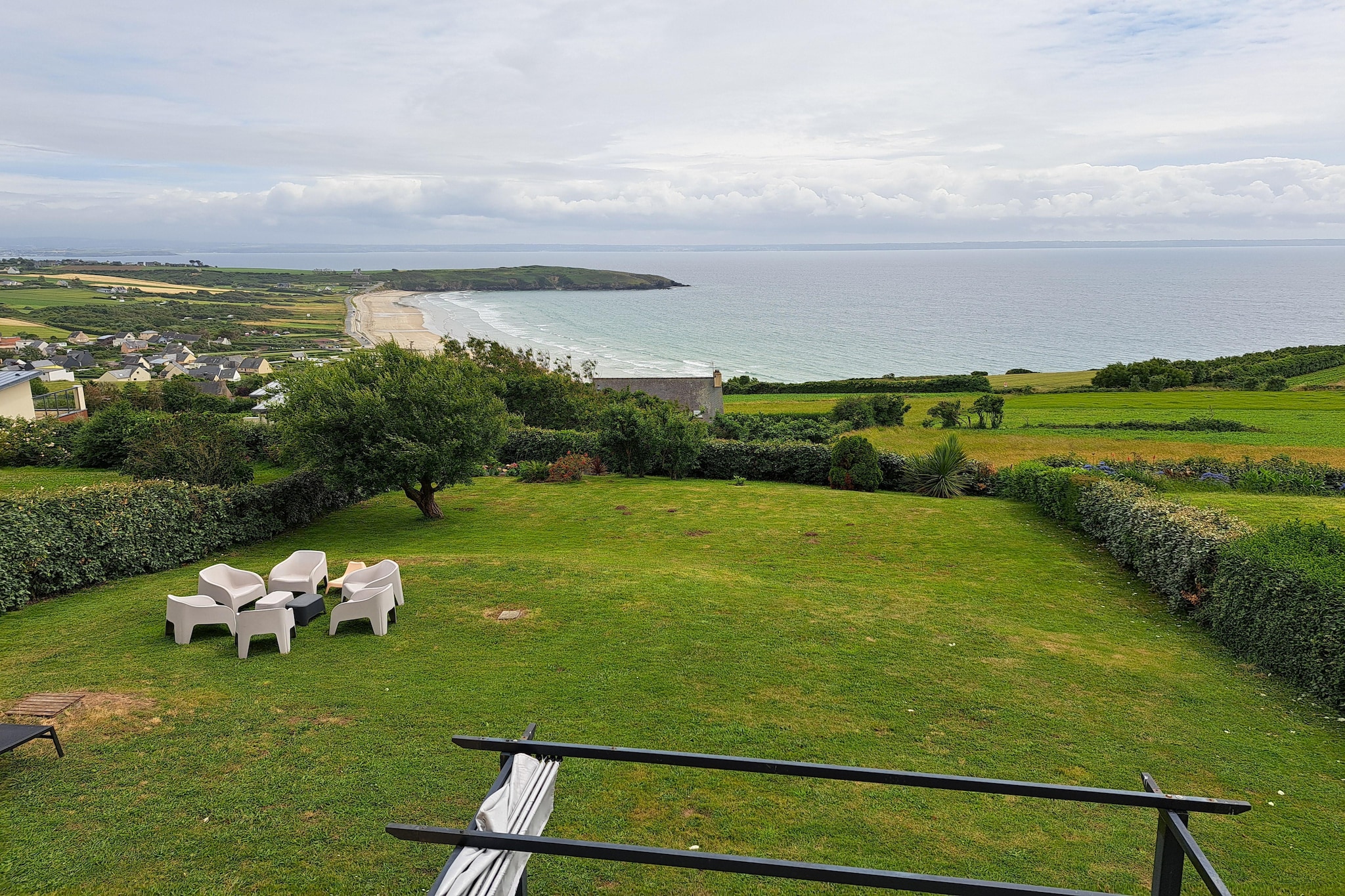 Villa de vacances avec vue mer panoramique à 180° à Telgruc-sur-Mer - Uitzicht zomer