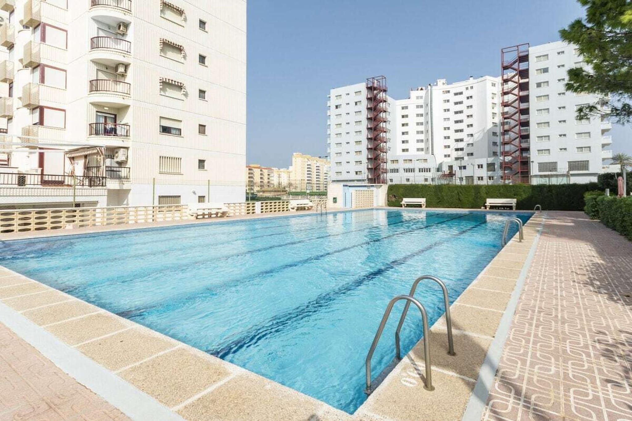 599472 - Piscine