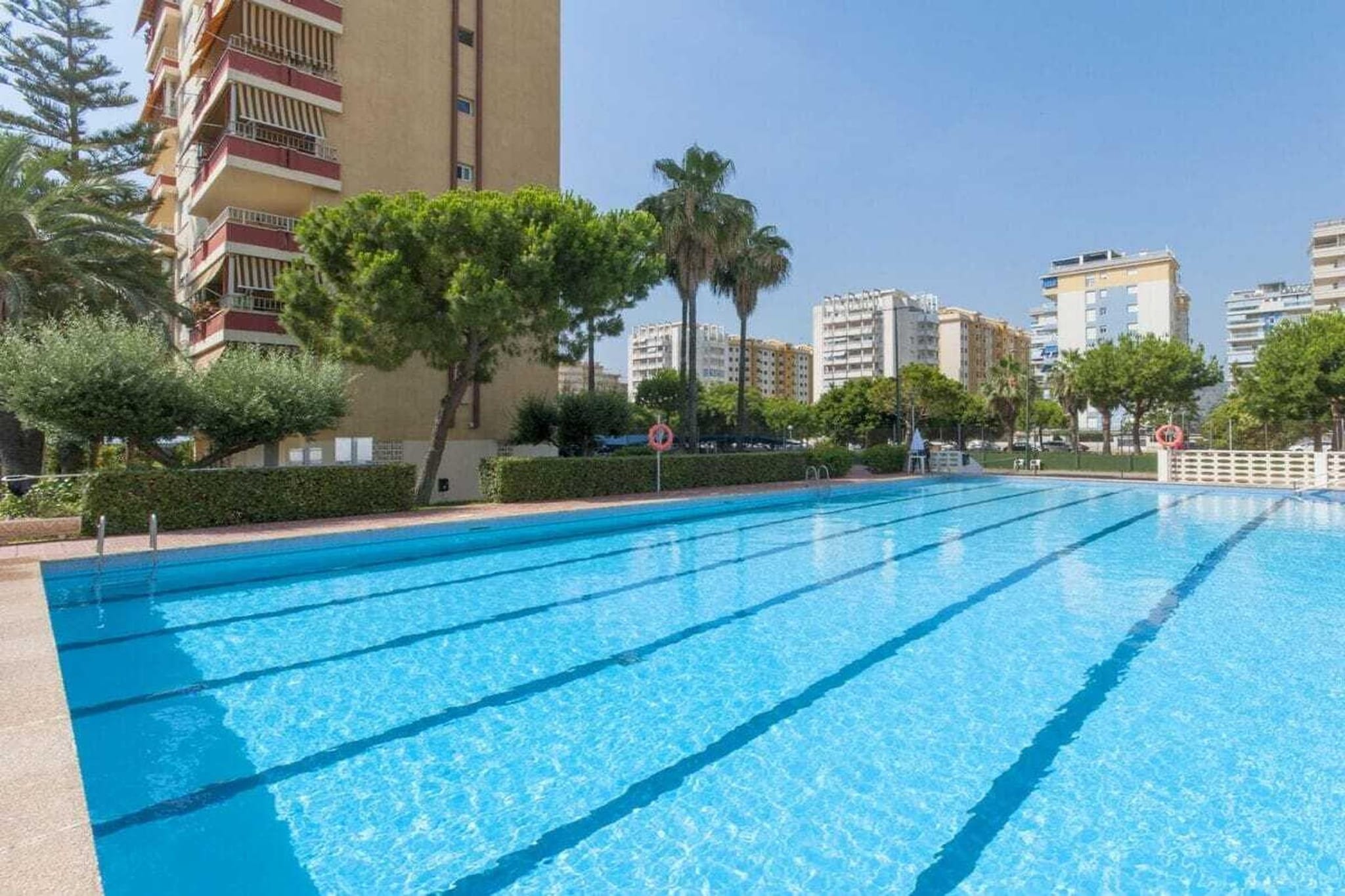 599472 - Piscine