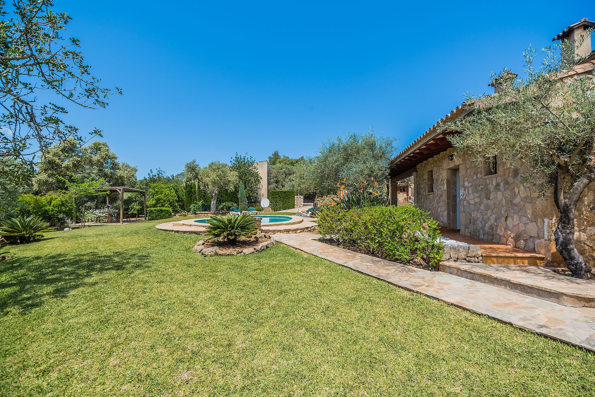 LES ROTES  Ref. VP45 - Garten Sommer