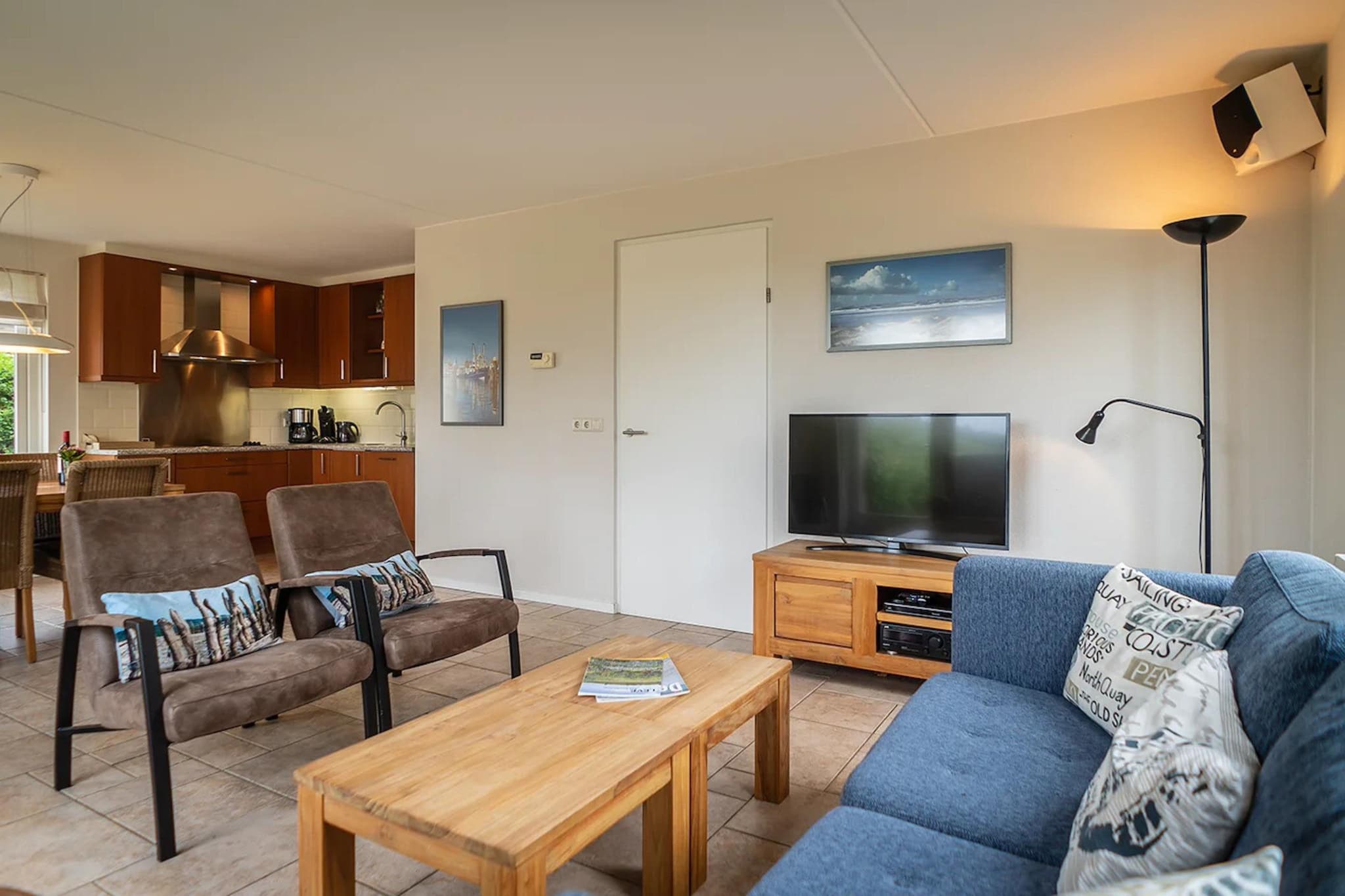 6-person luxury villa with 2 bathrooms on Texel - Woonkamer