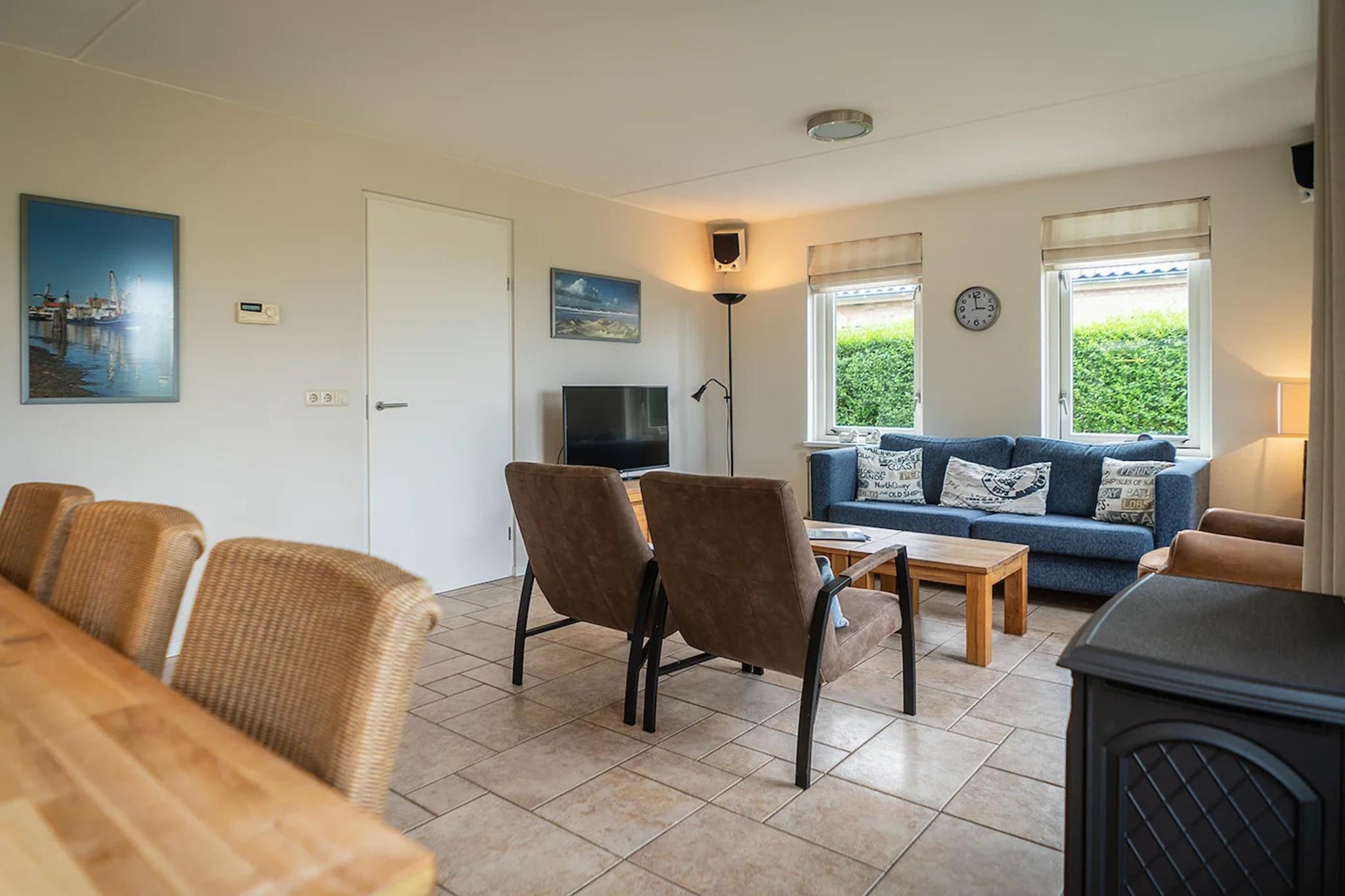 6-person luxury villa with 2 bathrooms on Texel - Woonkamer
