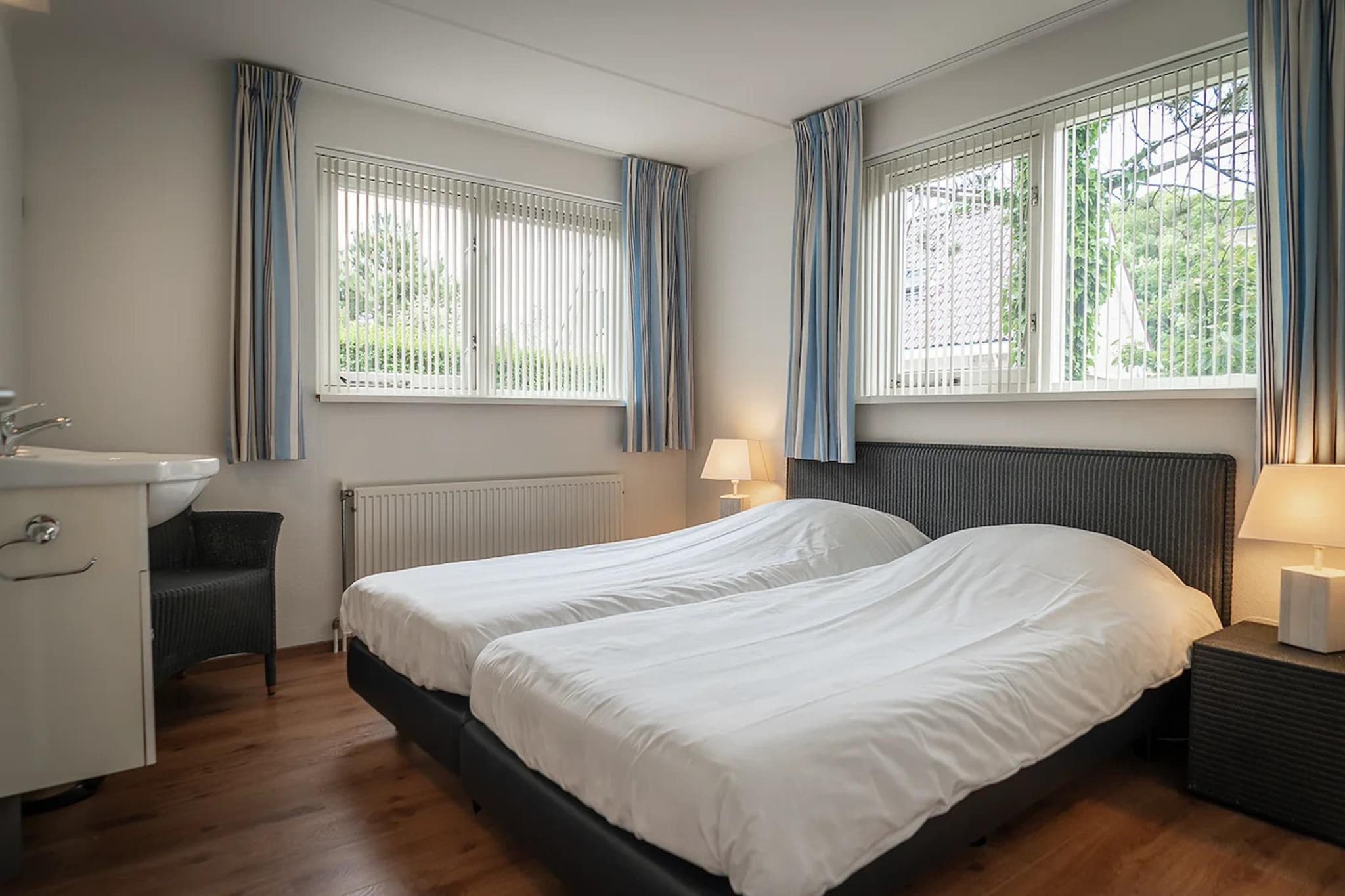 6-person luxury villa with 2 bathrooms on Texel