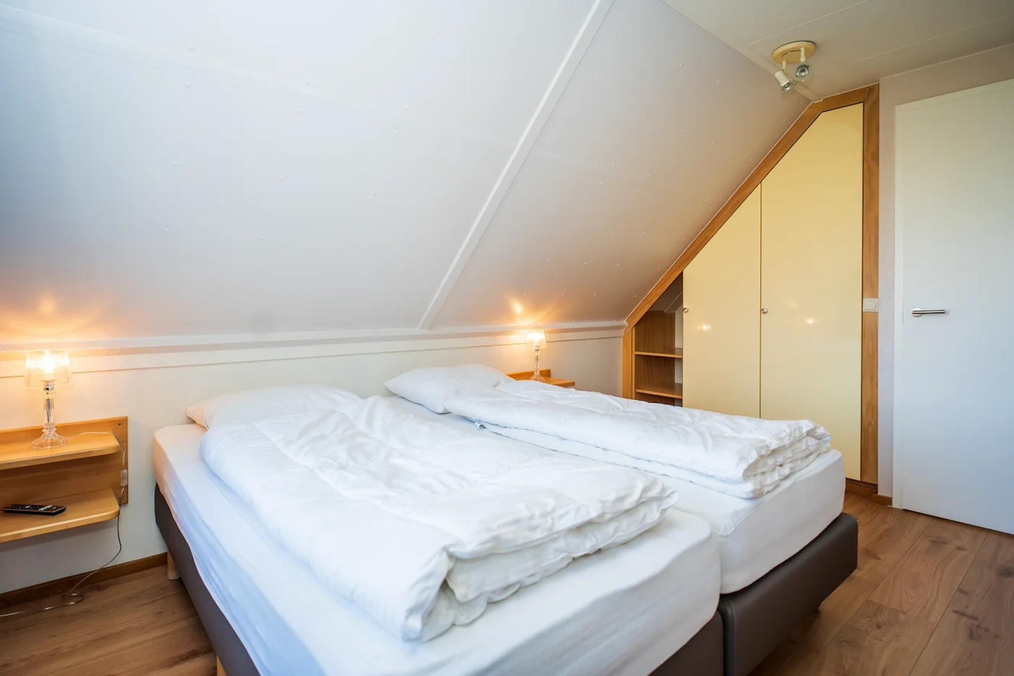 Luxury 4-person villa in a nature reserve on Texel - Slaapkamer