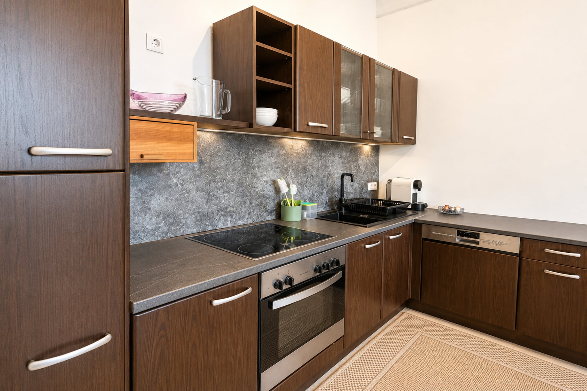 Emy-Lou Apartment - Kitchen