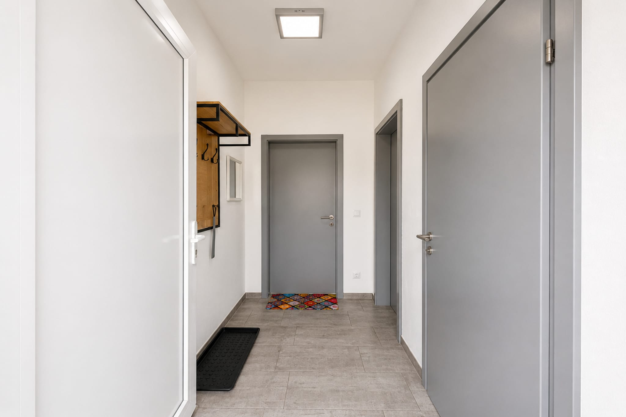Emy-Lou Apartment - Landing