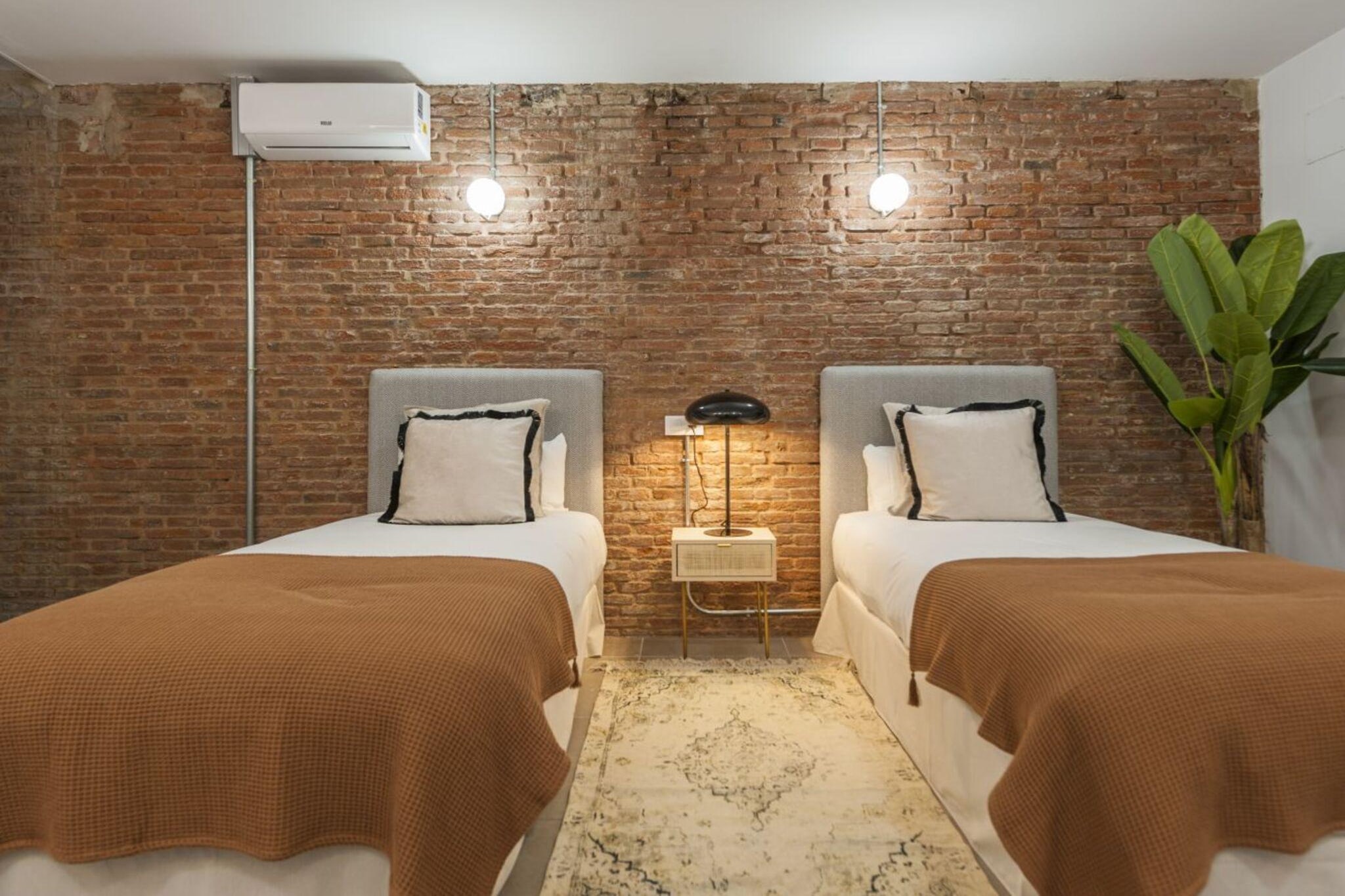 C Latina Bajo Izq - Bedroom