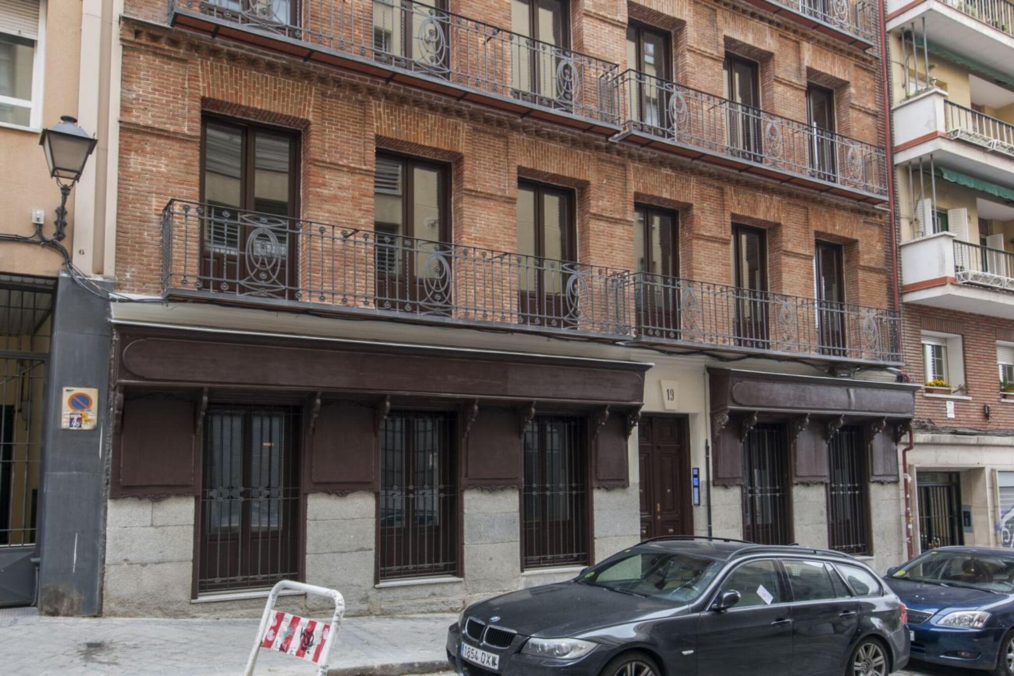 C Latina Bajo Izq - Exterior in summer