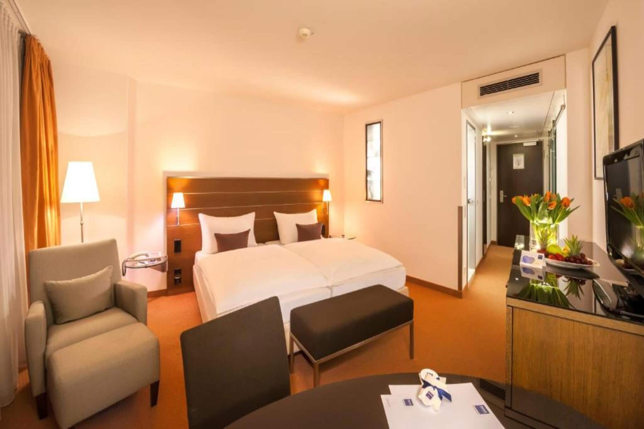 Dorint an der Kongresshalle Augsburg -Superior Double Room - Bedroom