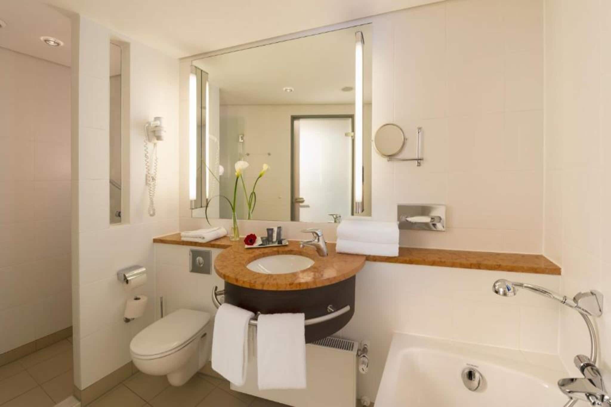 Dorint an der Kongresshalle Augsburg -Junior Suite - Salle de bain
