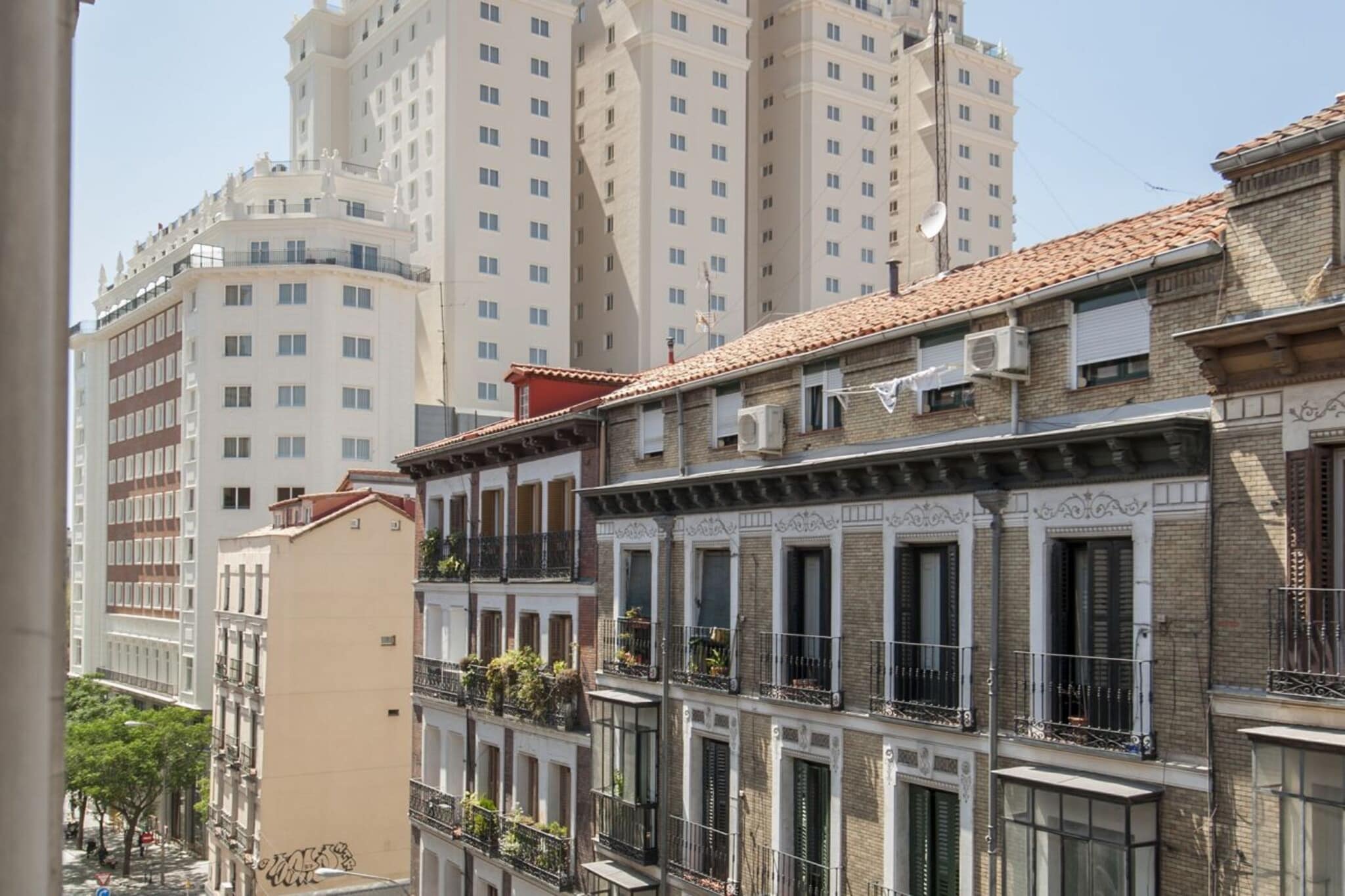 Plaza España VII - View in summer