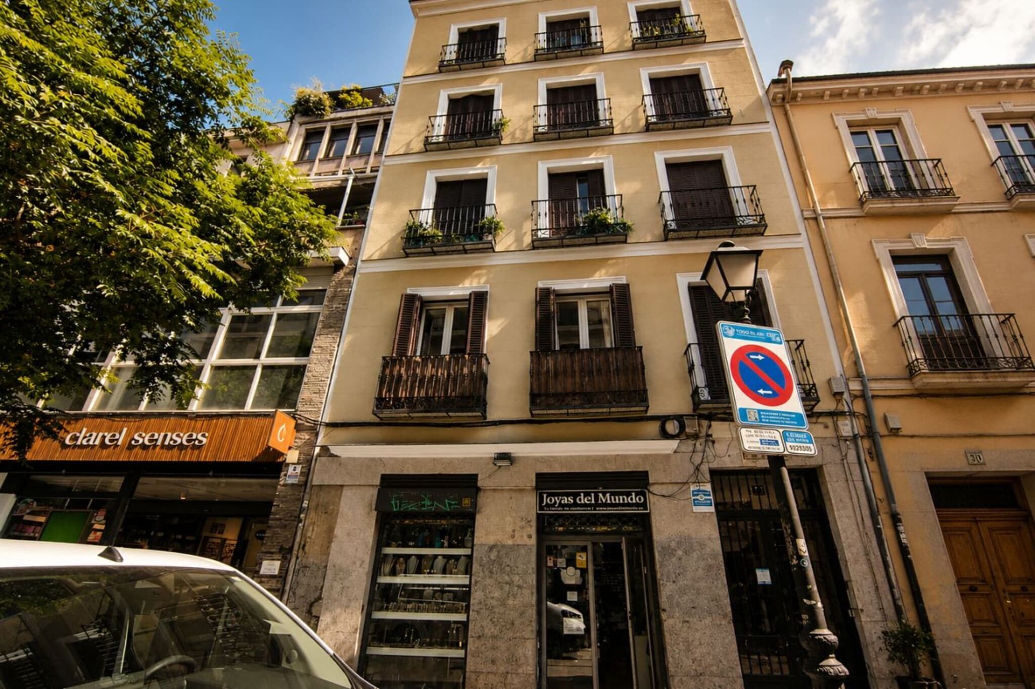 La Latina I - Exterior in summer