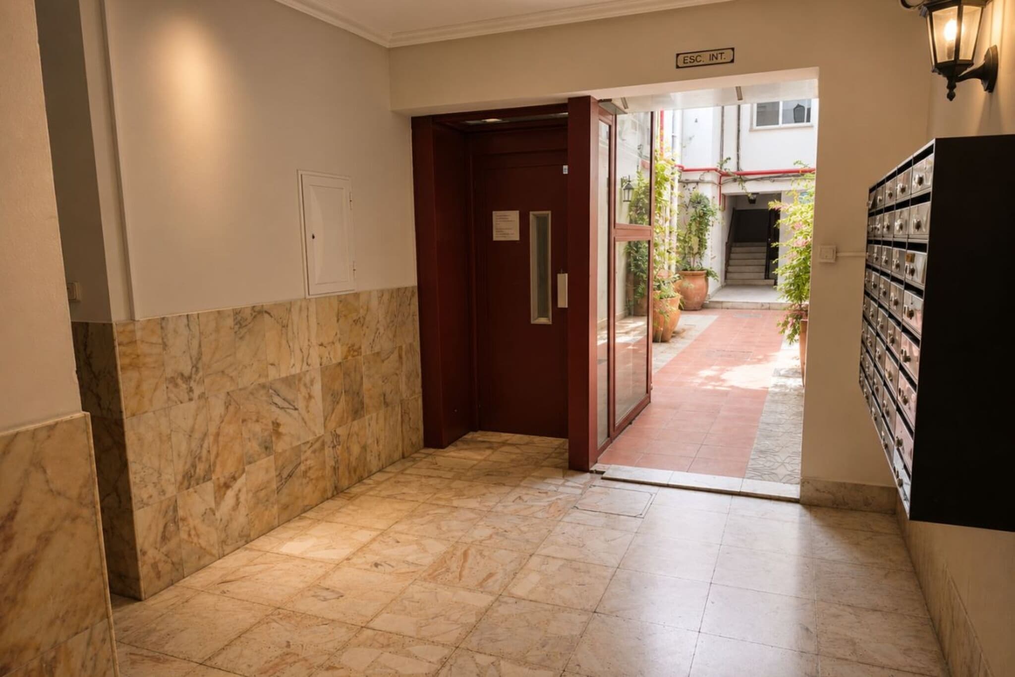 La Latina I - Hall & reception
