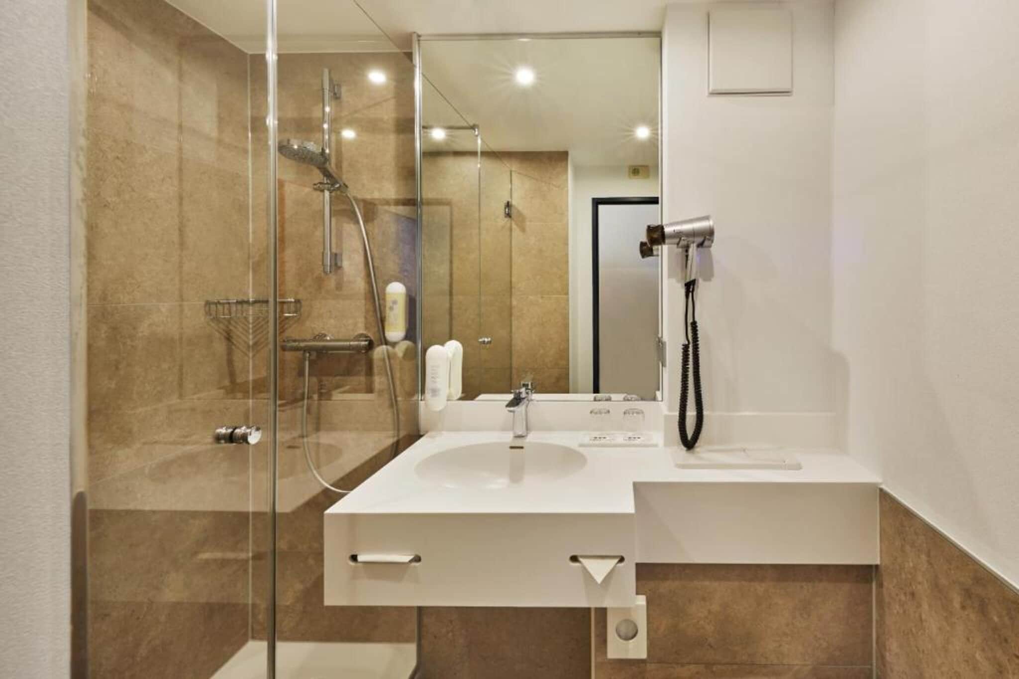 H Hotel Köln Brühl- Comfort Double Room - Salle de bain