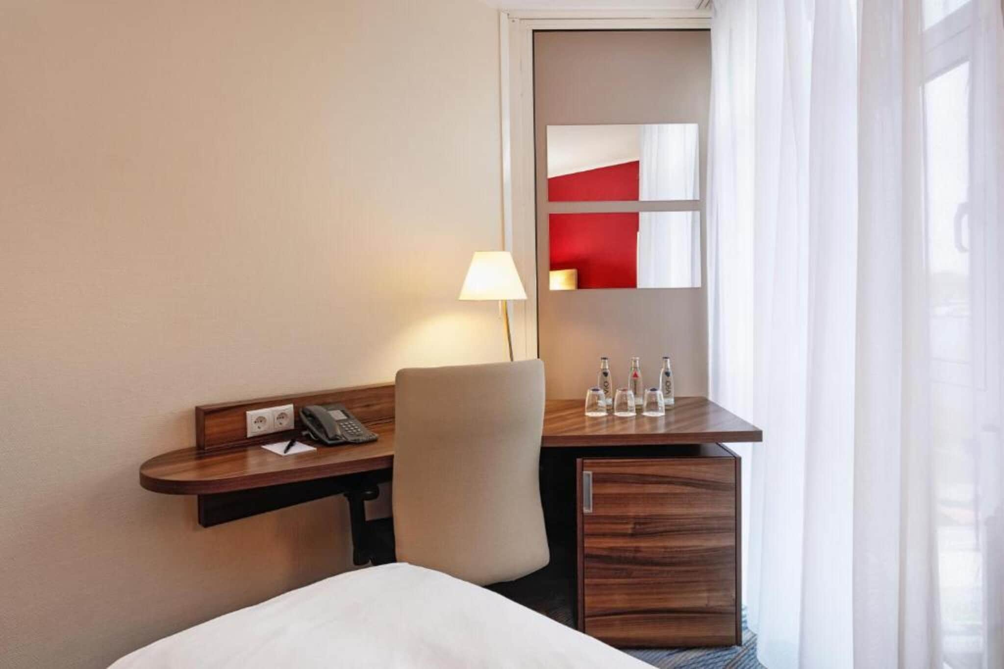 H Hotel Köln Brühl- Comfort Double Room - Chambre