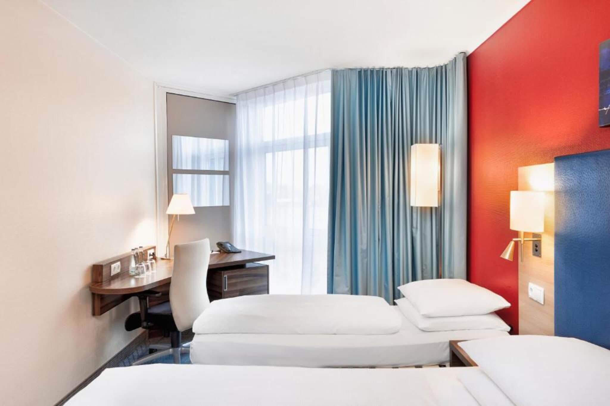 H Hotel Köln Brühl- Comfort Family Room 2 Adults  1 Child - Chambre