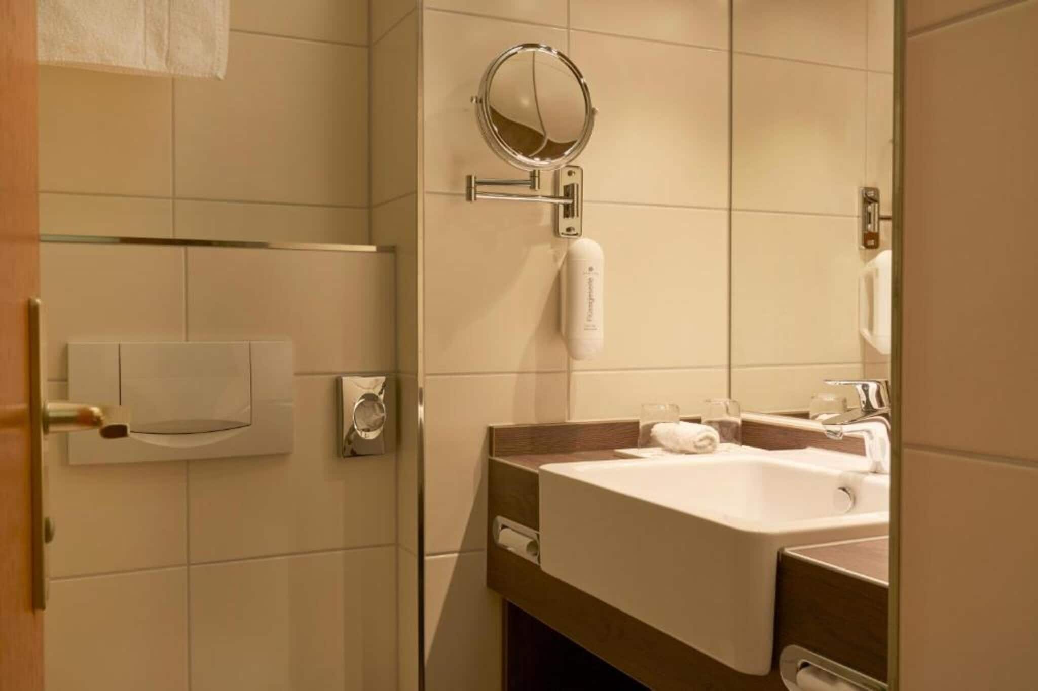 H Hotel Nürnberg-Superior Double or Twin Room - Badkamer