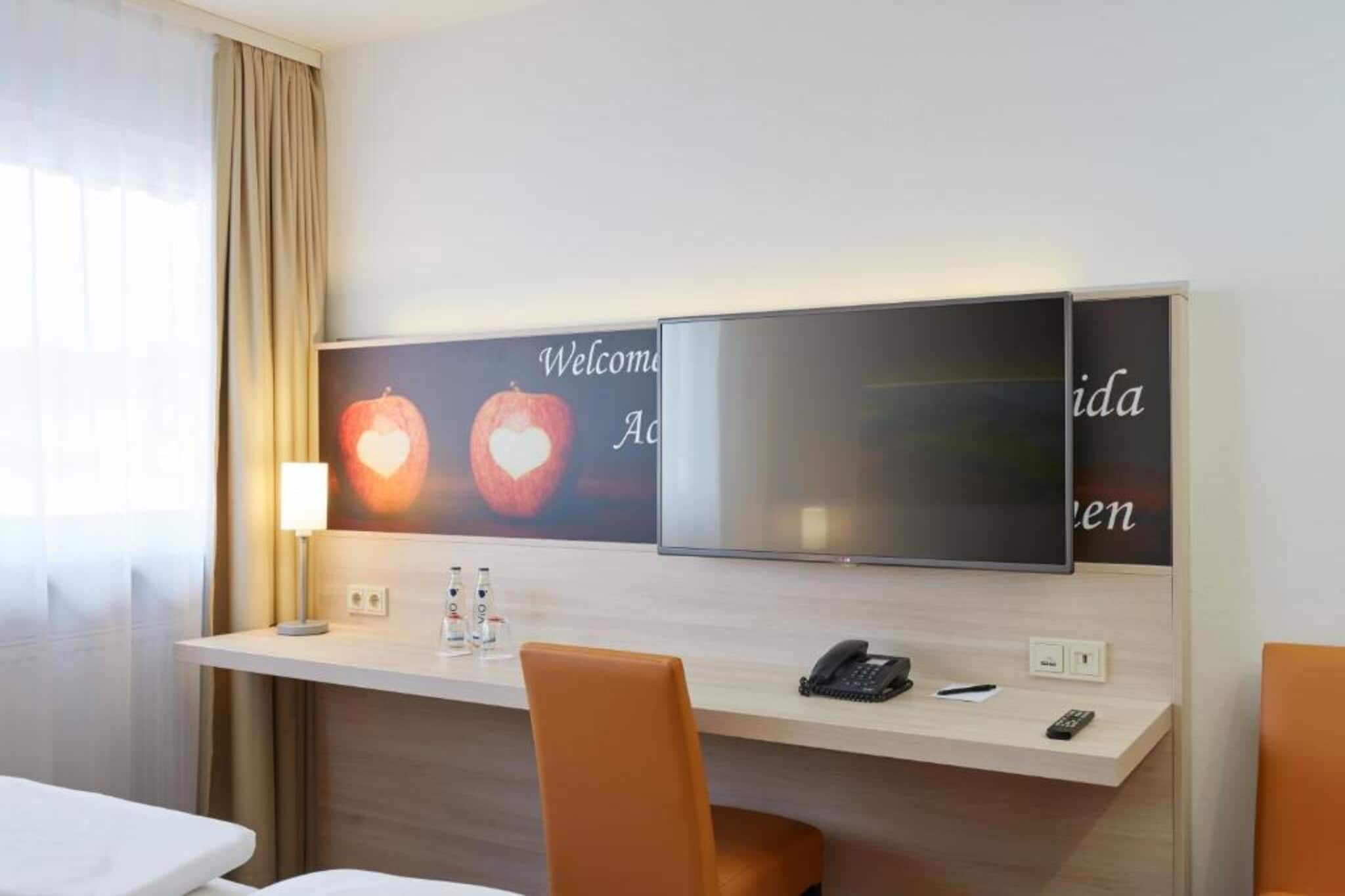 H Hotel Stuttgart Herrenberg-Comfort Double room - Bedroom