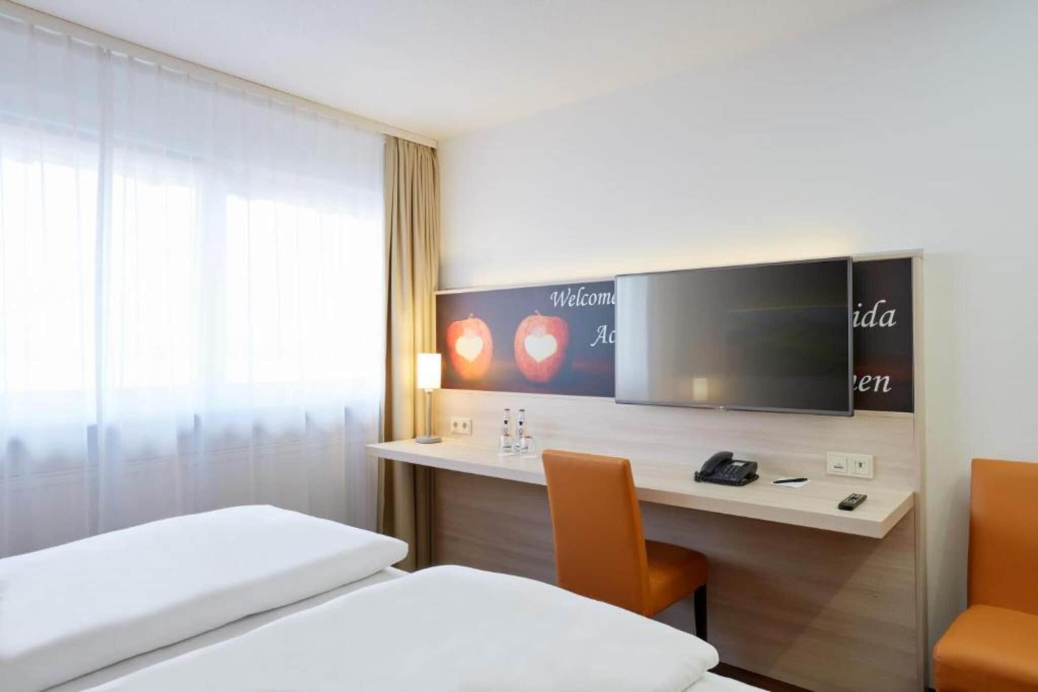 H Hotel Stuttgart Herrenberg-Comfort Double room - Bedroom