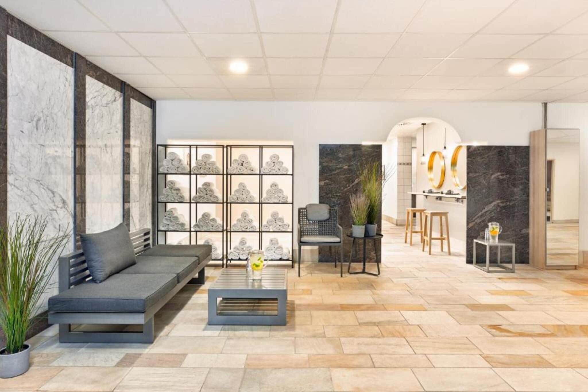 H Hotel Wiesbaden Niedernhausen- Comfort Double Room - Hal-ontvangst