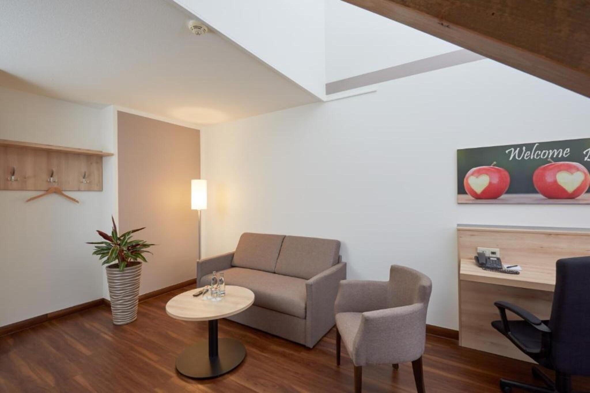 H Hotel Stuttgart Herrenberg-Family Room - Bedroom