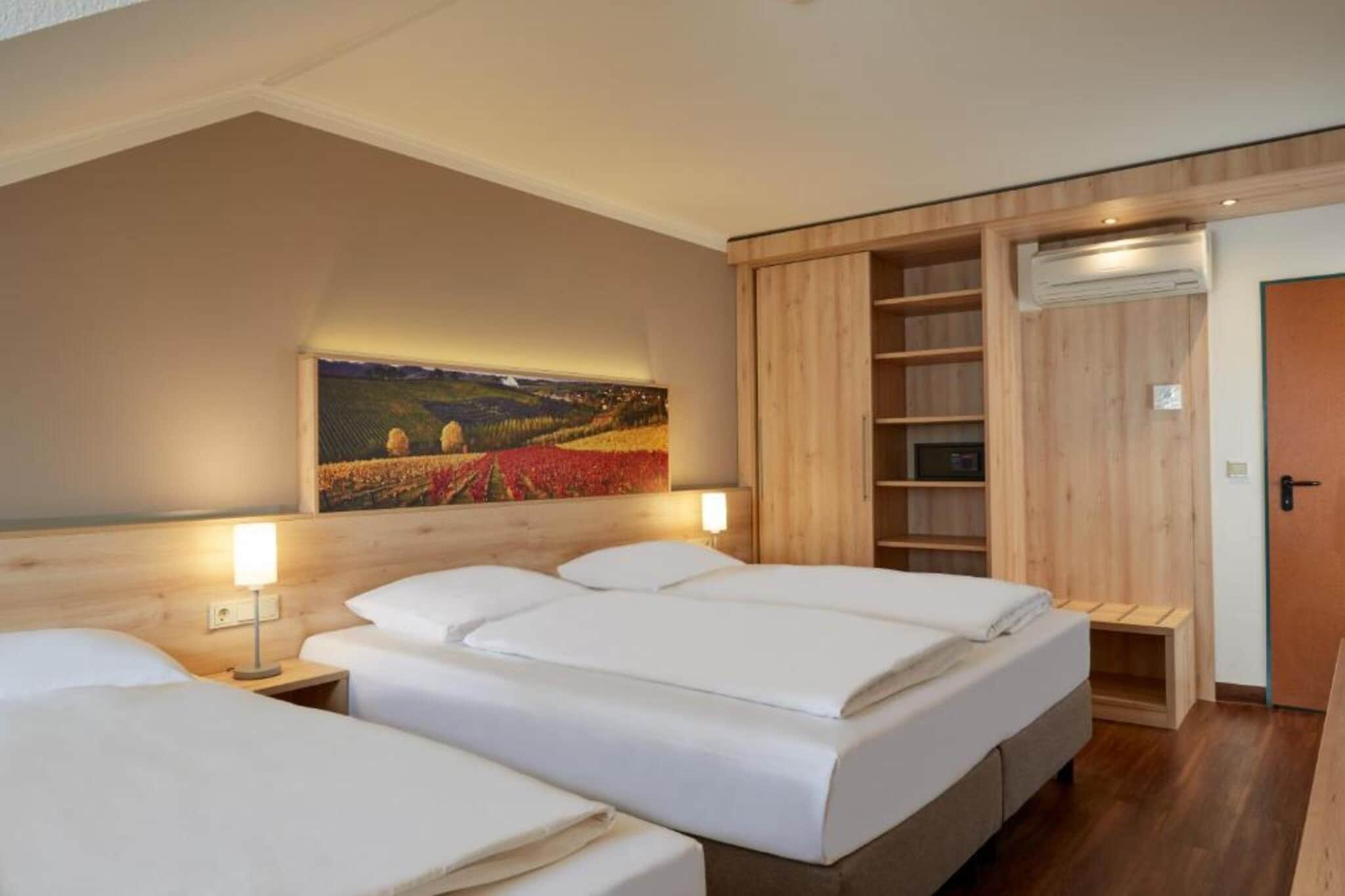 H Hotel Stuttgart Herrenberg-Maisonette - Bedroom