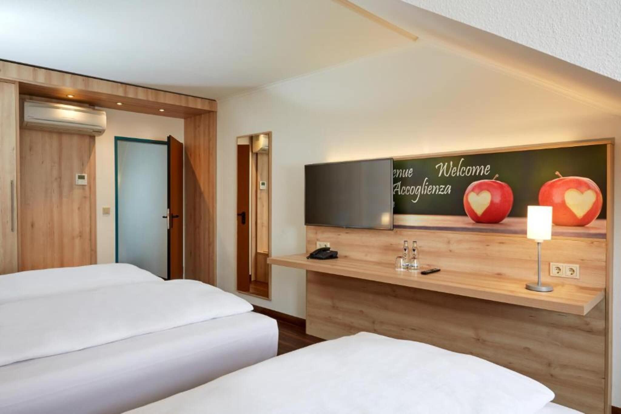 H Hotel Stuttgart Herrenberg-Maisonette - Bedroom