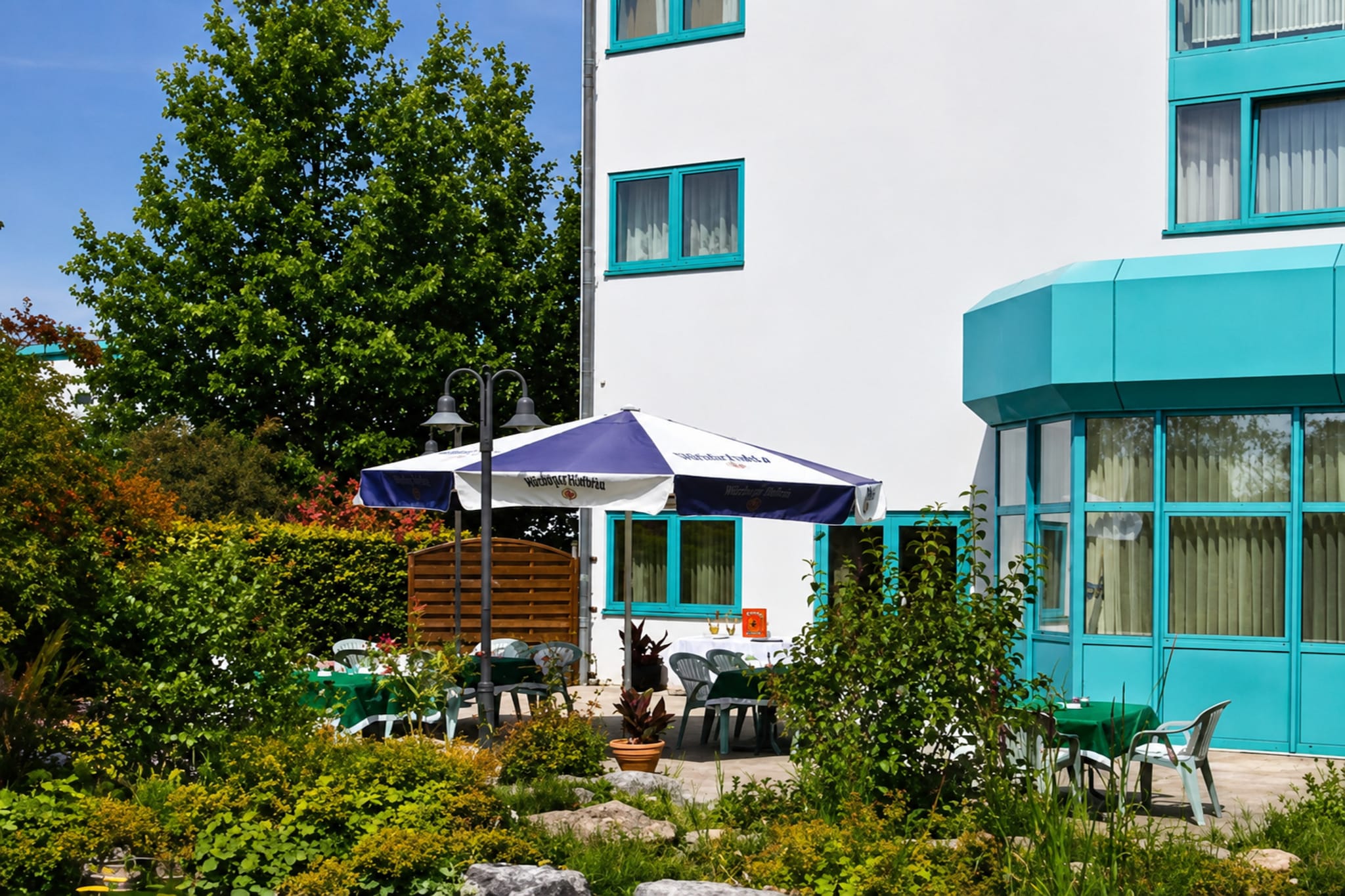 H Hotel Stuttgart Herrenberg-Superior Double Room - Image-tags.hotelexteriorsummer