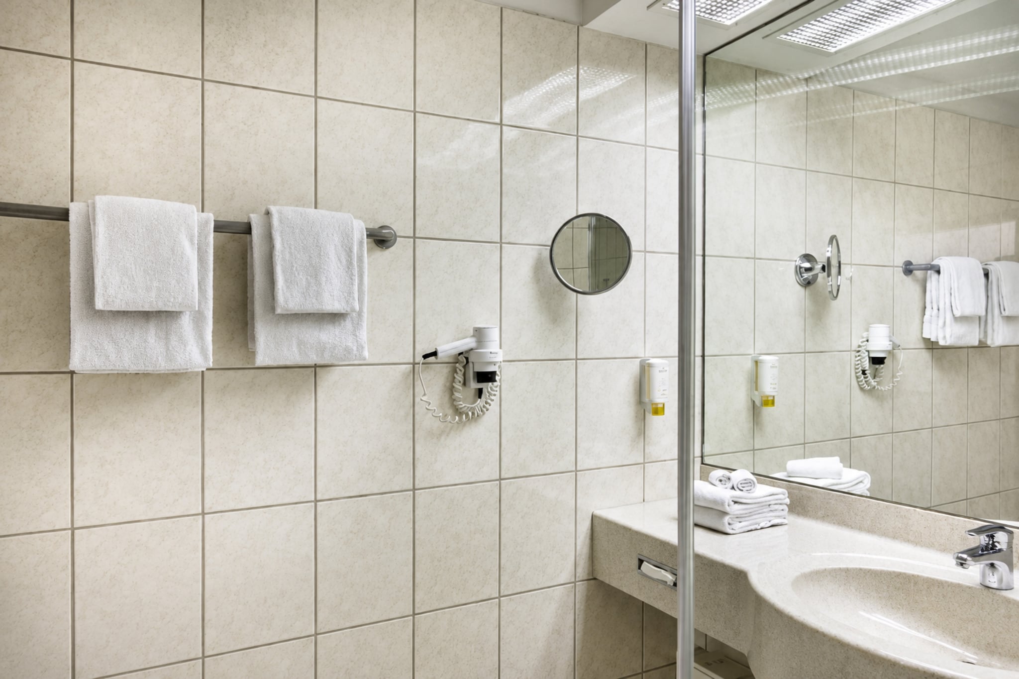 H Hotel Stuttgart Herrenberg-Superior Double Room - Bathroom