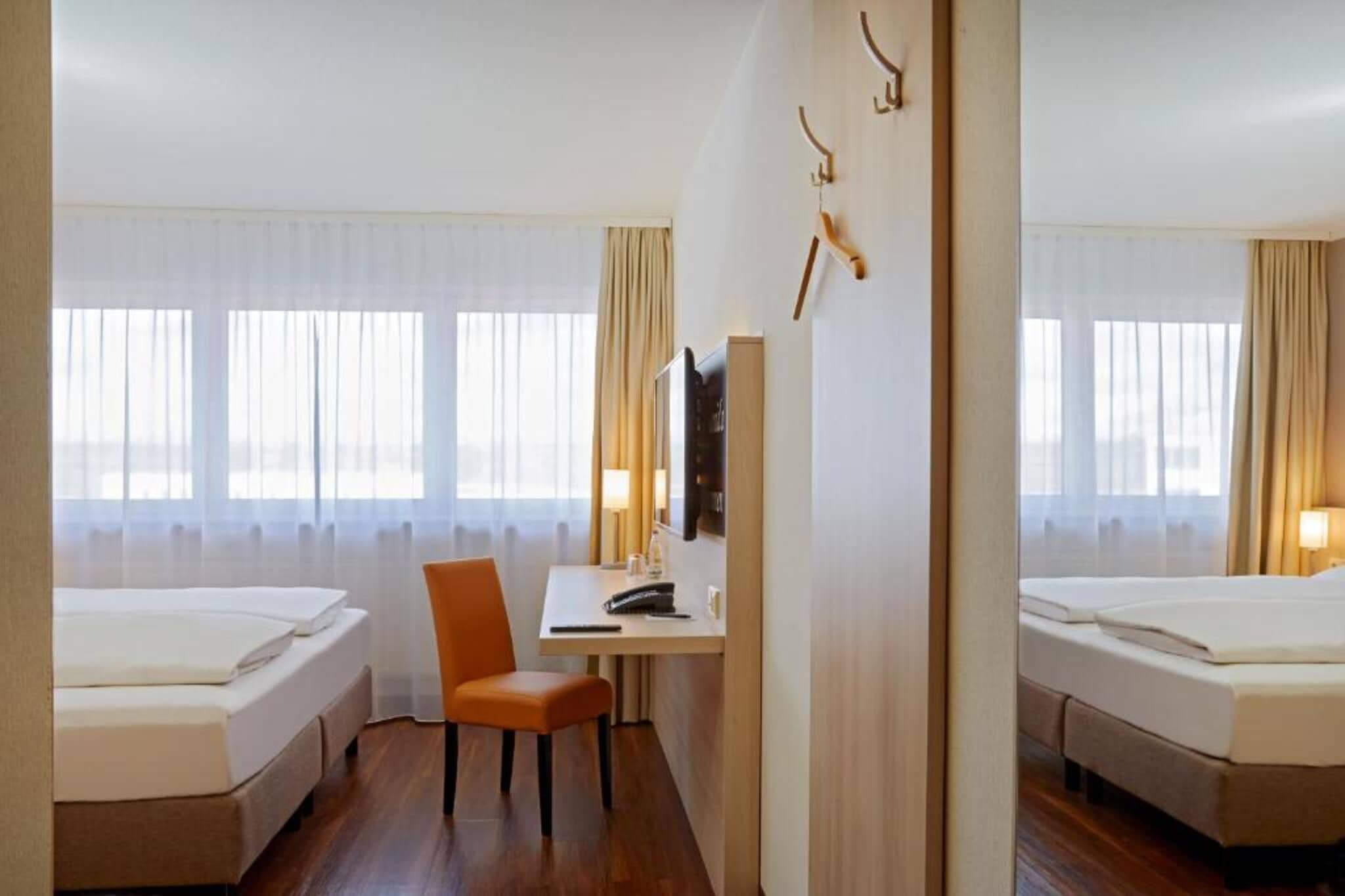 H Hotel Stuttgart Herrenberg-Single room - Bedroom
