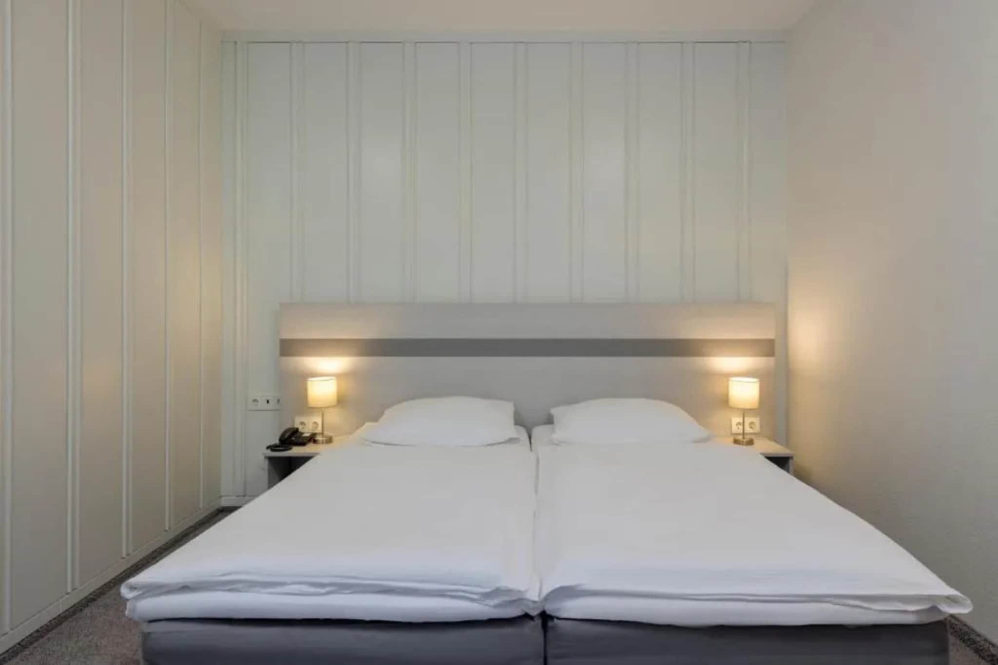 Sunday Hotel des Nordens Standard double room - Bedroom