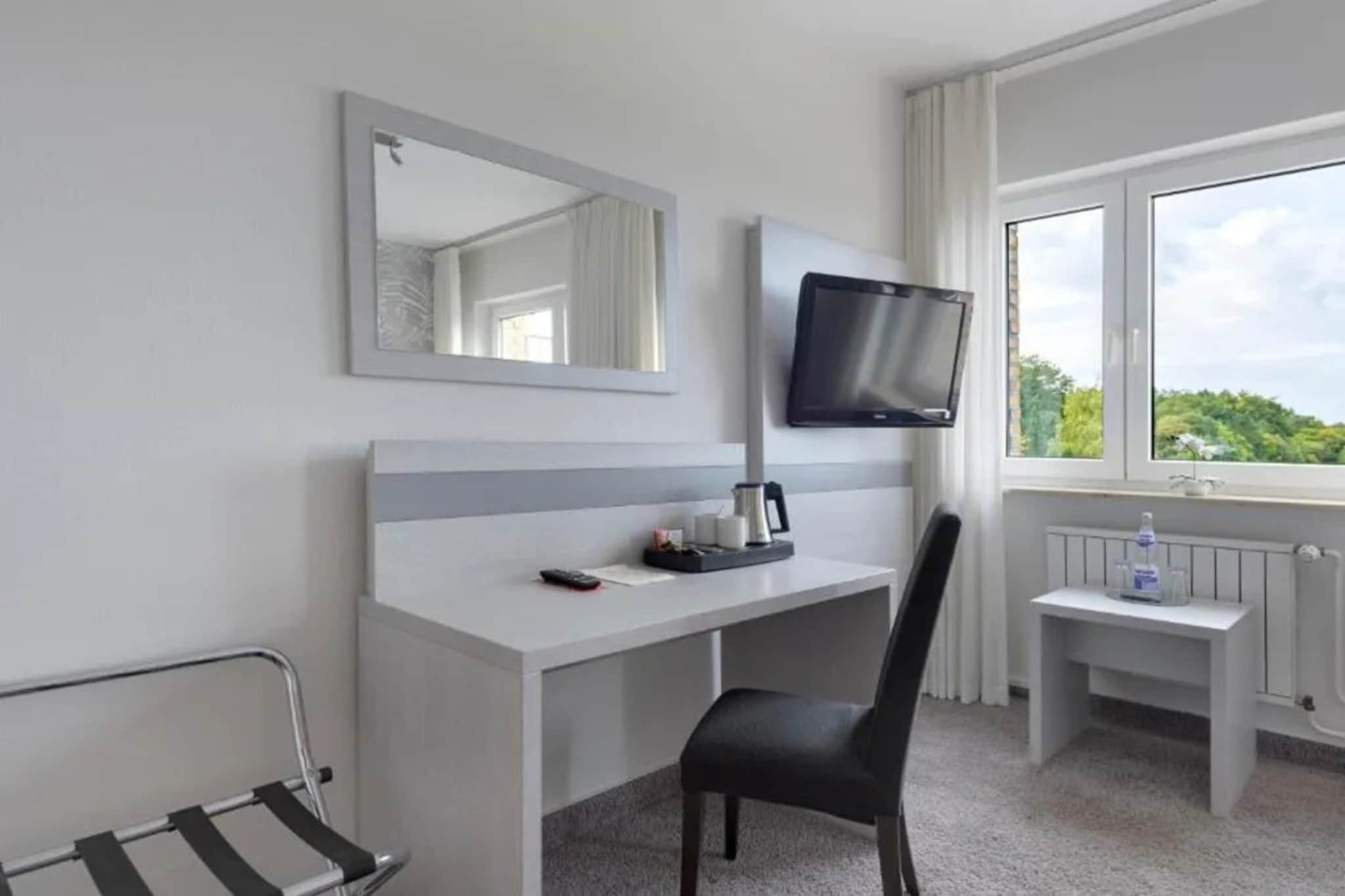 Sunday Hotel des Nordens Standard double room - Bedroom