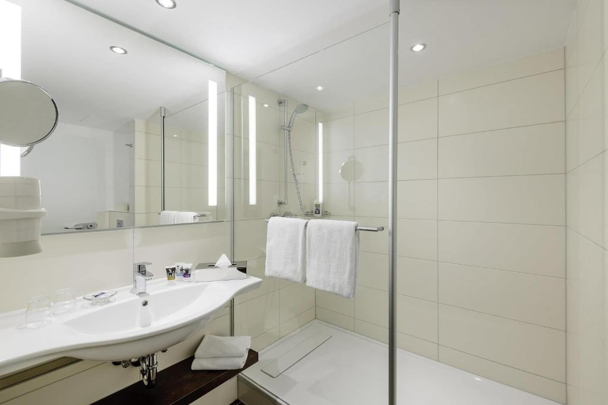 Mercure Hotel Berlin City West - Junior Queen Suite - Badezimmer