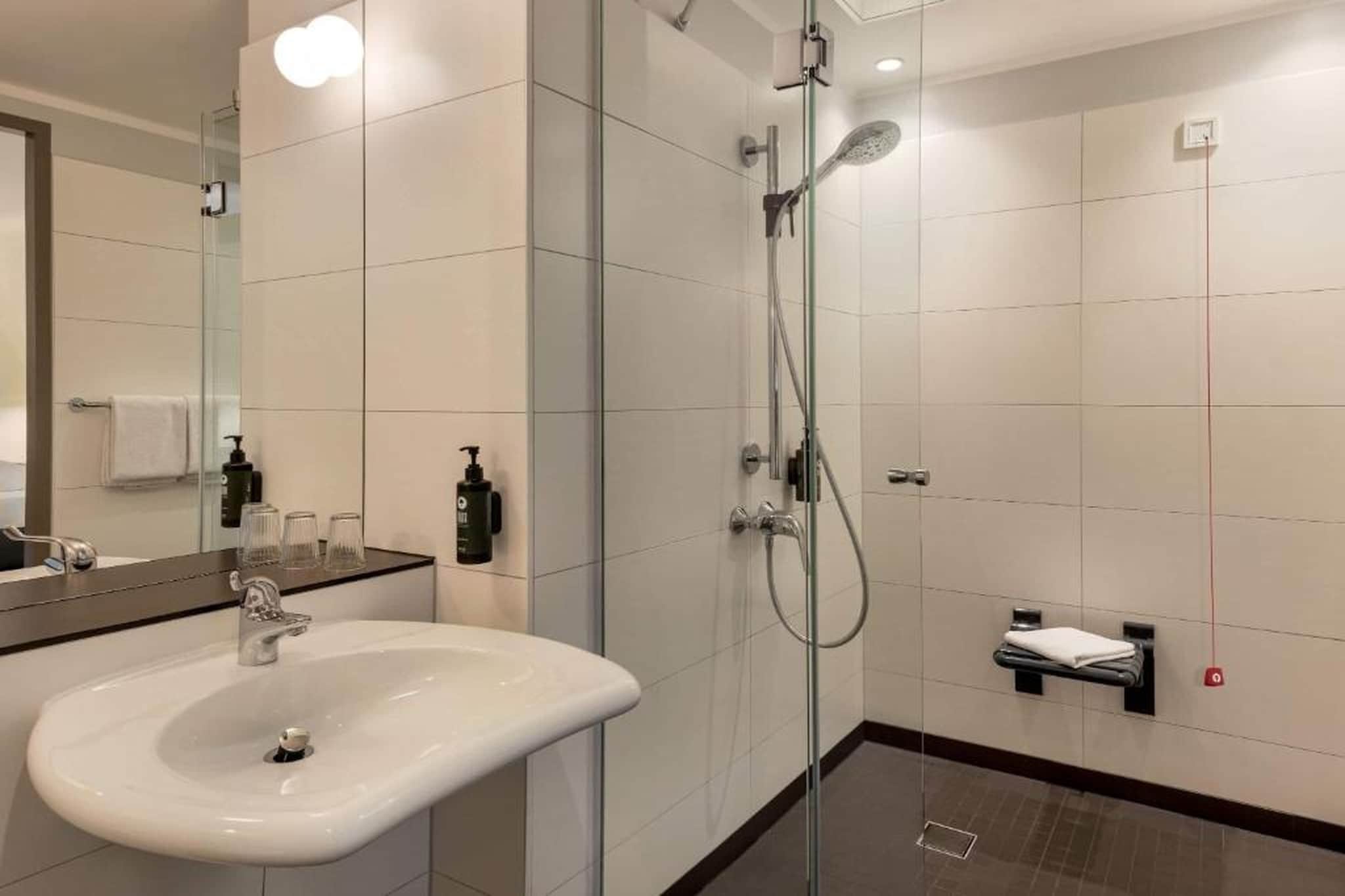 Vienna House Easy by Wyndham Leipzig - Junior Suite - Bathroom