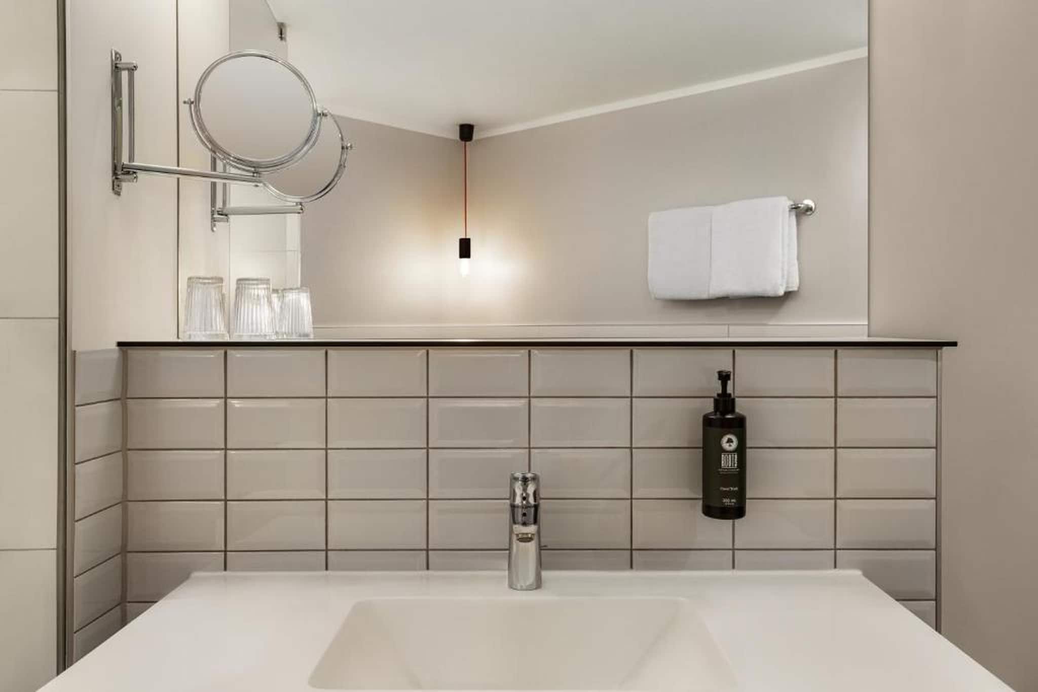 Vienna House Easy by Wyndham Leipzig - Suite Plus - Bathroom