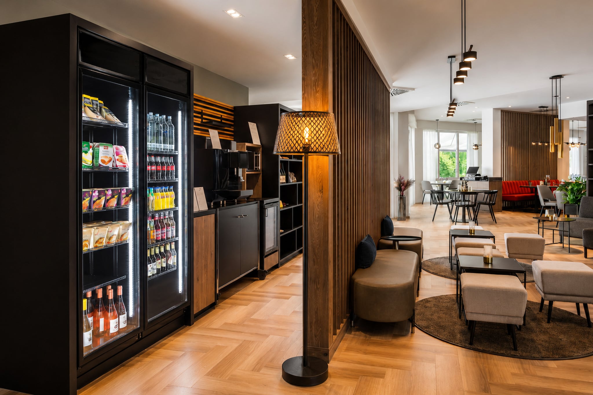 Vienna House Easy by Wyndham Frankfurt Airport - Comfort Accessible room - Image-tags.hotelfacilitiesandservices