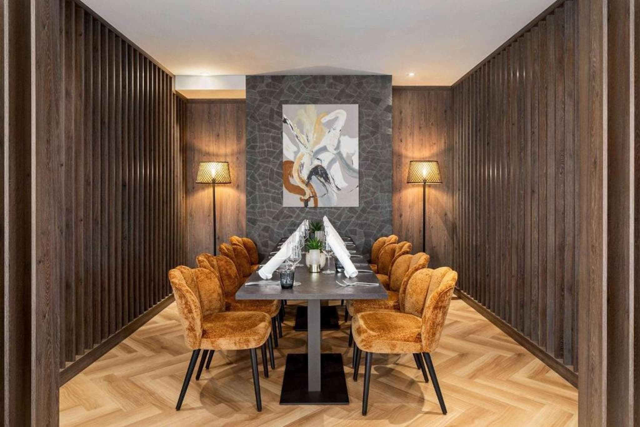 Vienna House Easy by Wyndham Frankfurt Airport - Comfort Accessible room - Image-tags.hotelfacilitiesandservices
