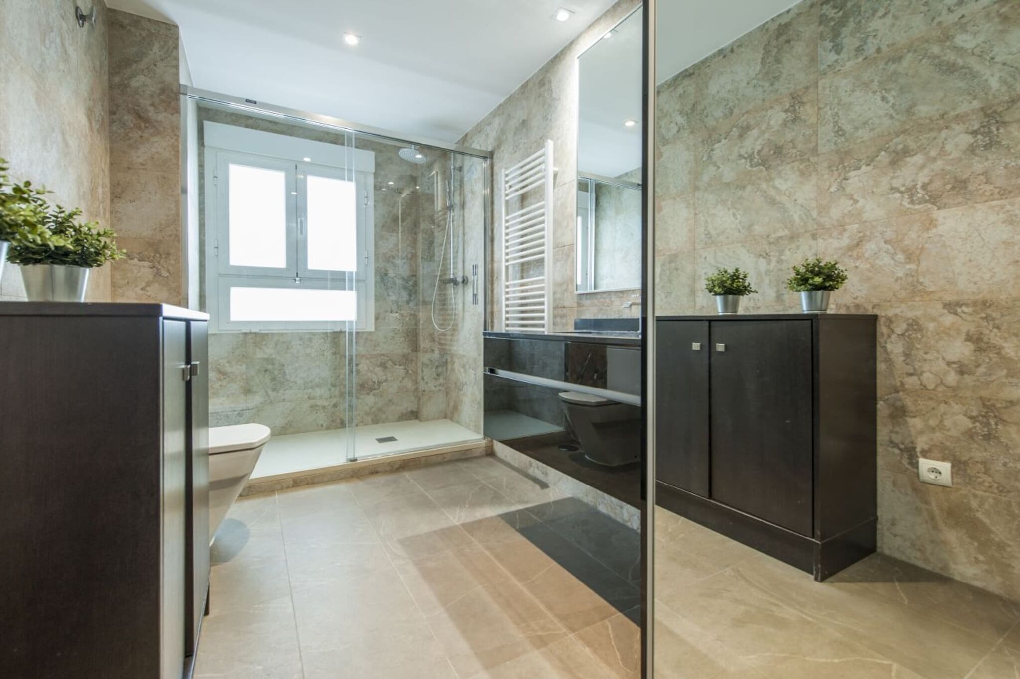 Plaza de Castilla II - Badkamer