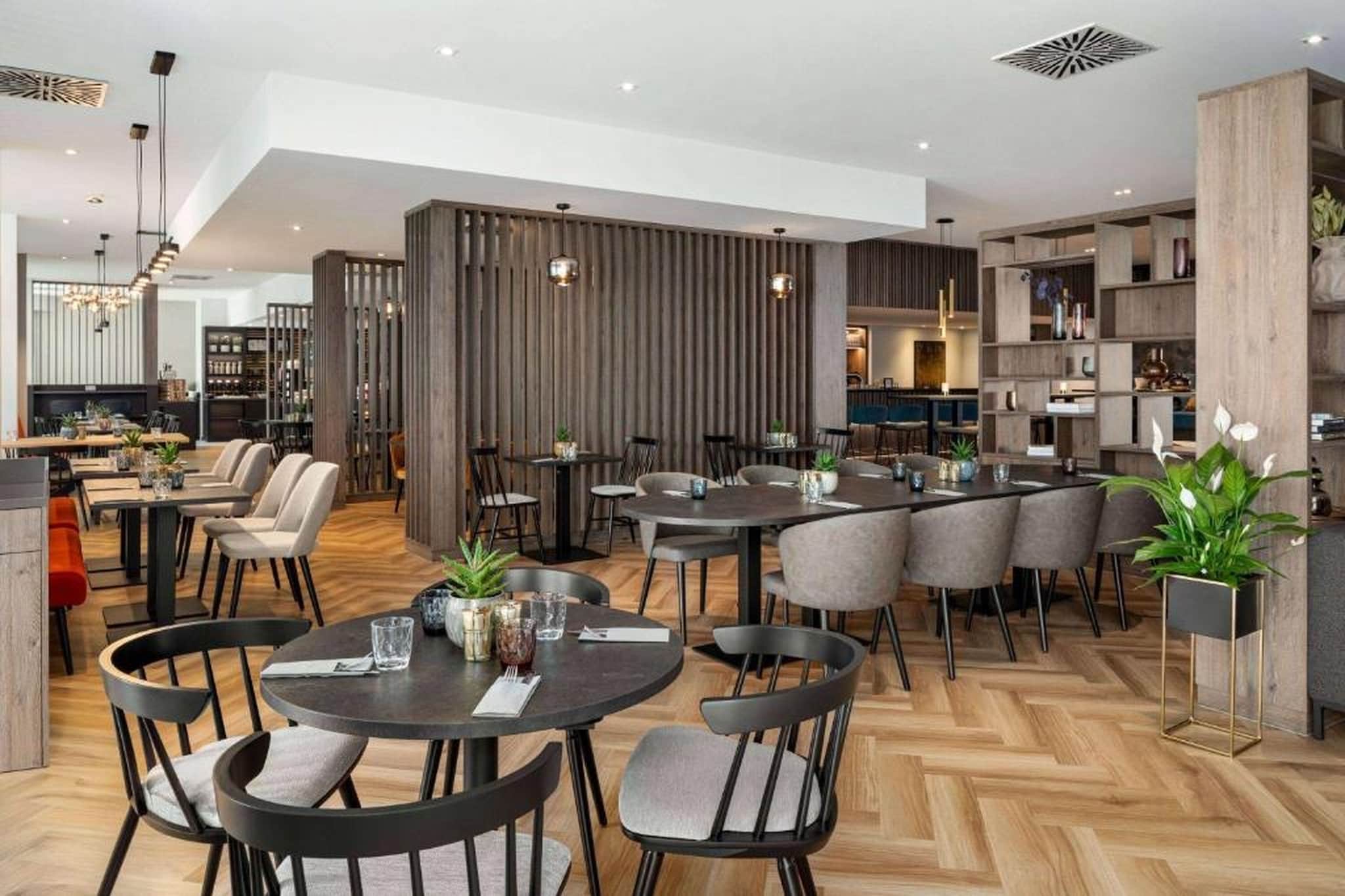 Vienna House Easy by Wyndham Frankfurt Airport - Comfort Room - Image-tags.hotelfacilitiesandservices