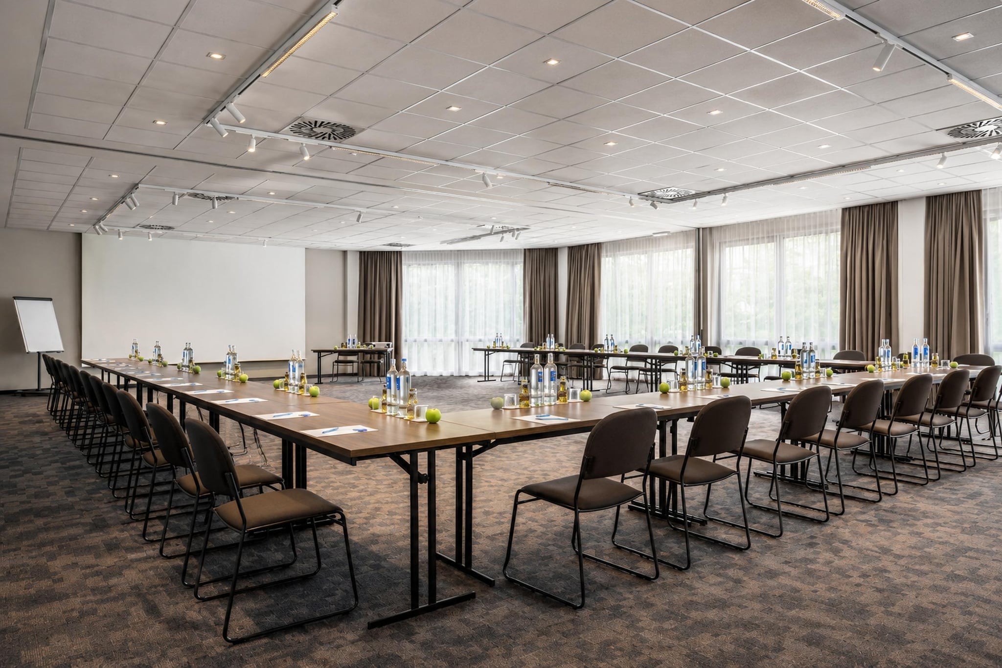 Vienna House Easy by Wyndham Frankfurt Airport - Comfort Room - Image-tags.hotelfacilitiesandservices
