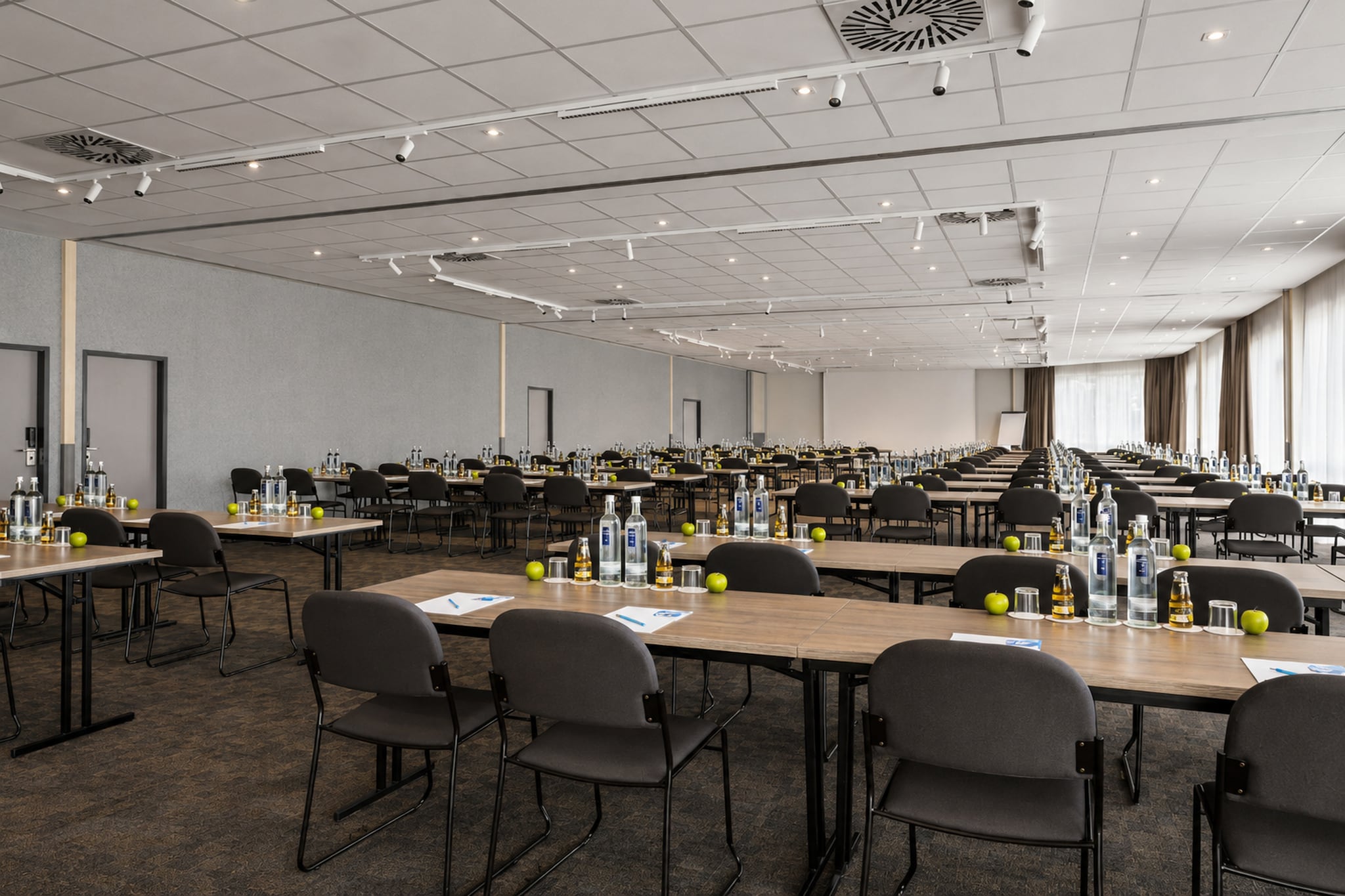 Vienna House Easy by Wyndham Frankfurt Airport - Comfort Twin Room - Image-tags.hotelfacilitiesandservices