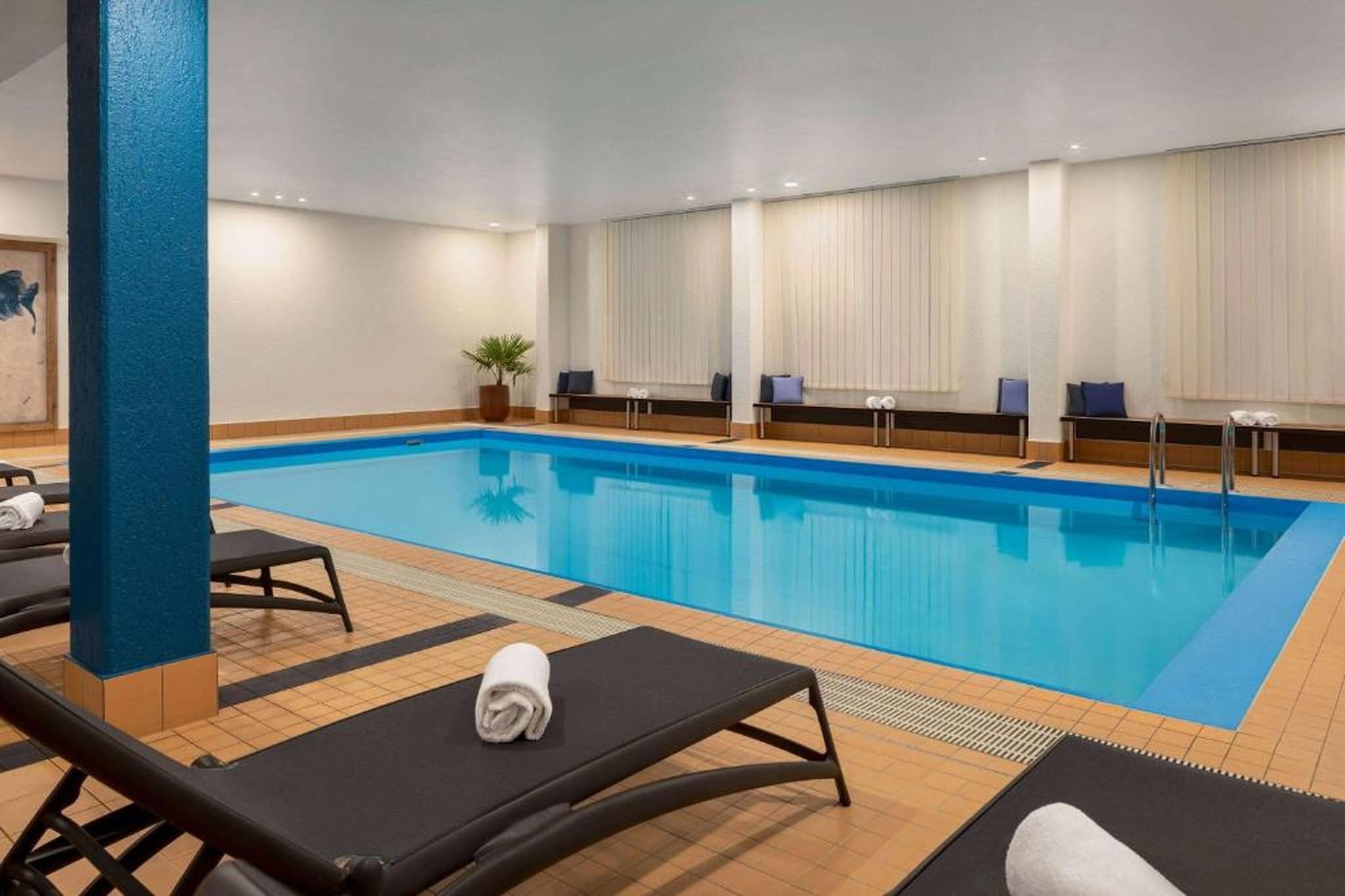 Vienna House Easy by Wyndham Frankfurt Airport - Junior Room - Image-tags.hotelswimmingpool