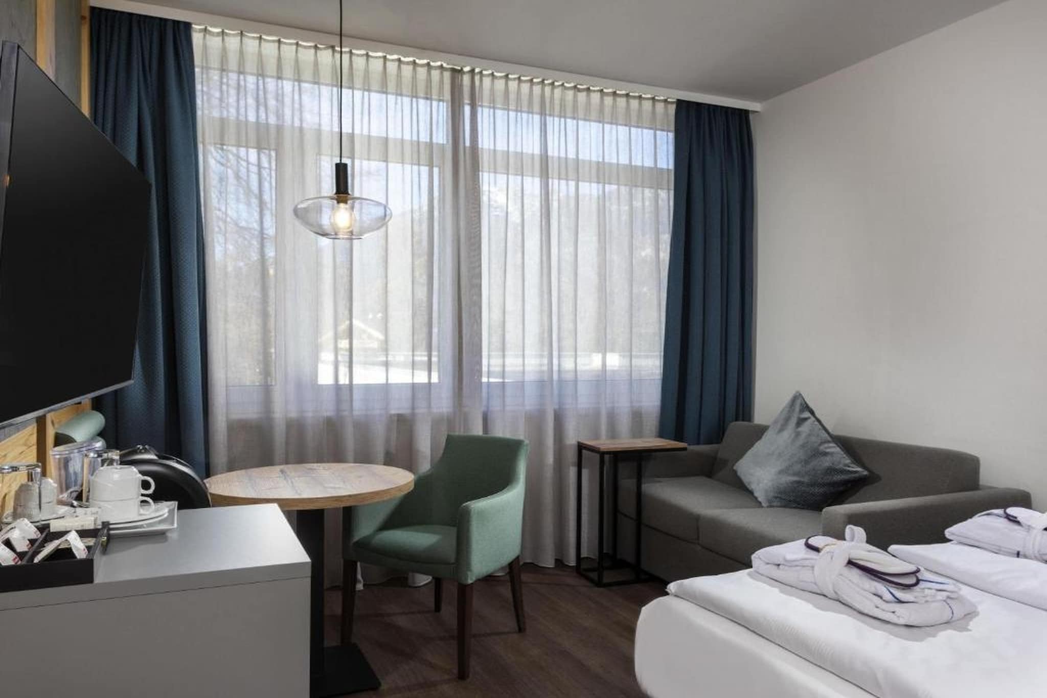 Mercure Hotel Garmisch Partenkirchen-Standard Queen Room with Sofa - Chambre