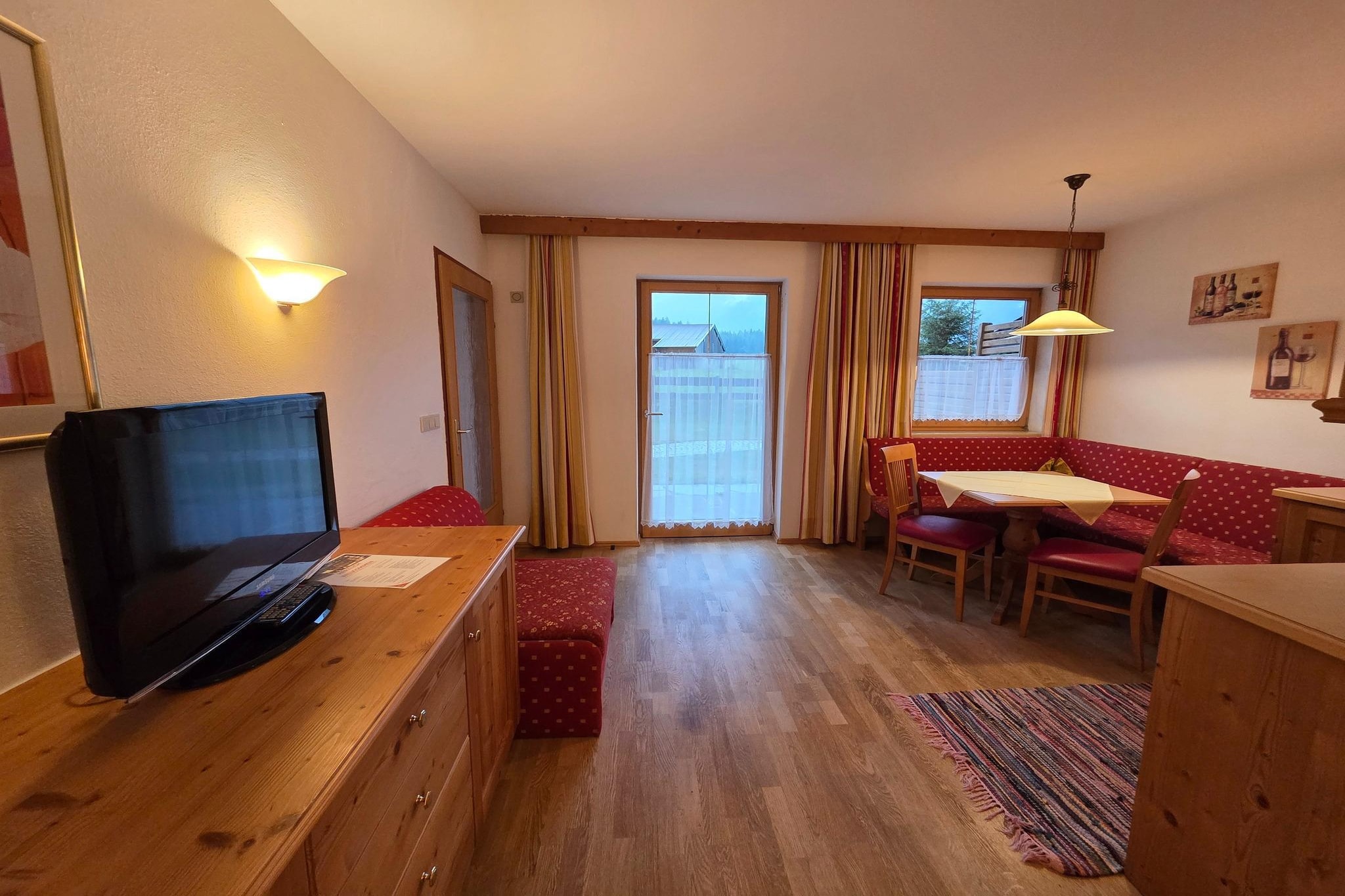 Apartment 1 - Terrasse - Wohnzimmer
