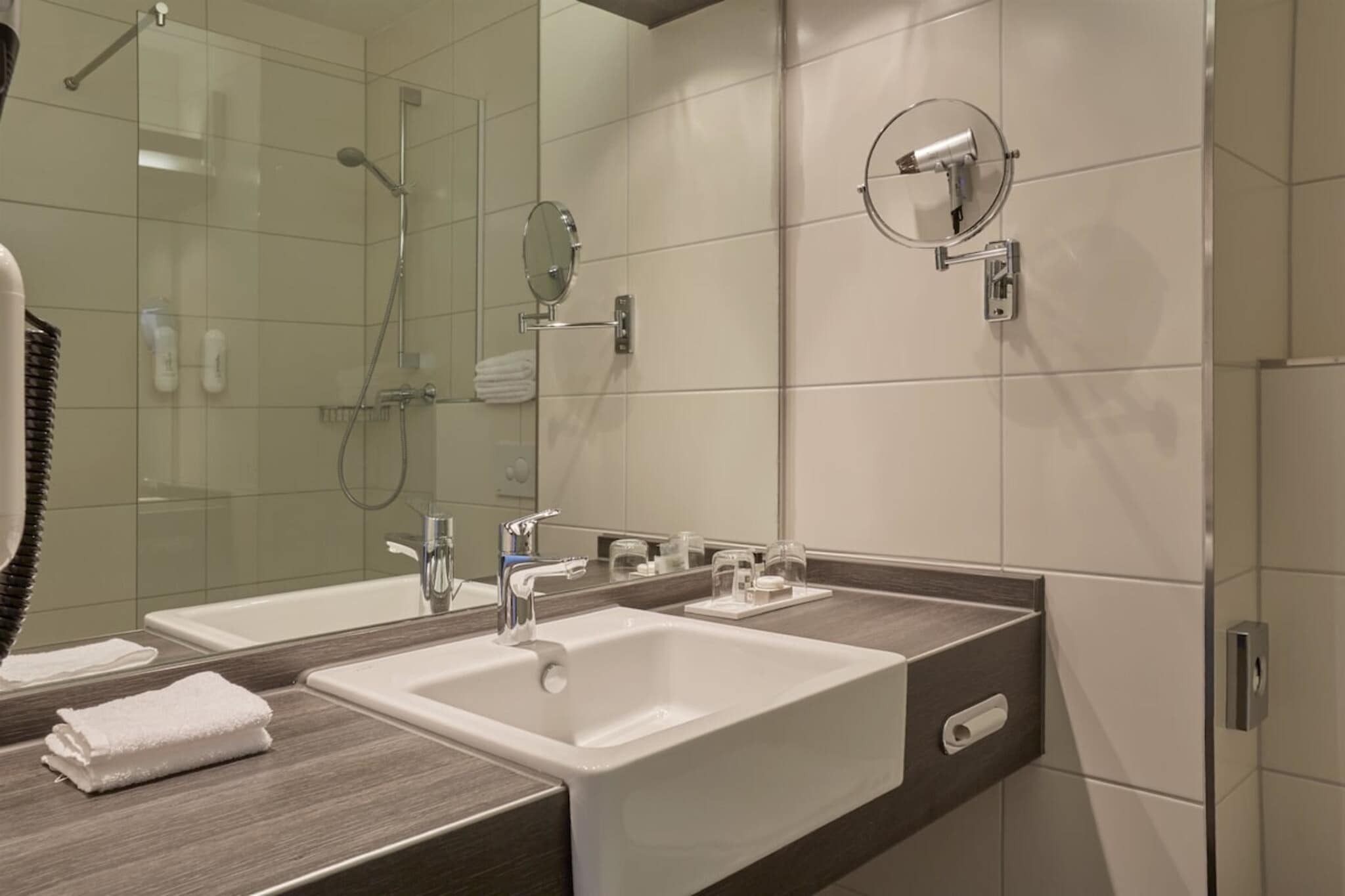 H Hotel Köln Hürth - Standard Twin Room - Bathroom