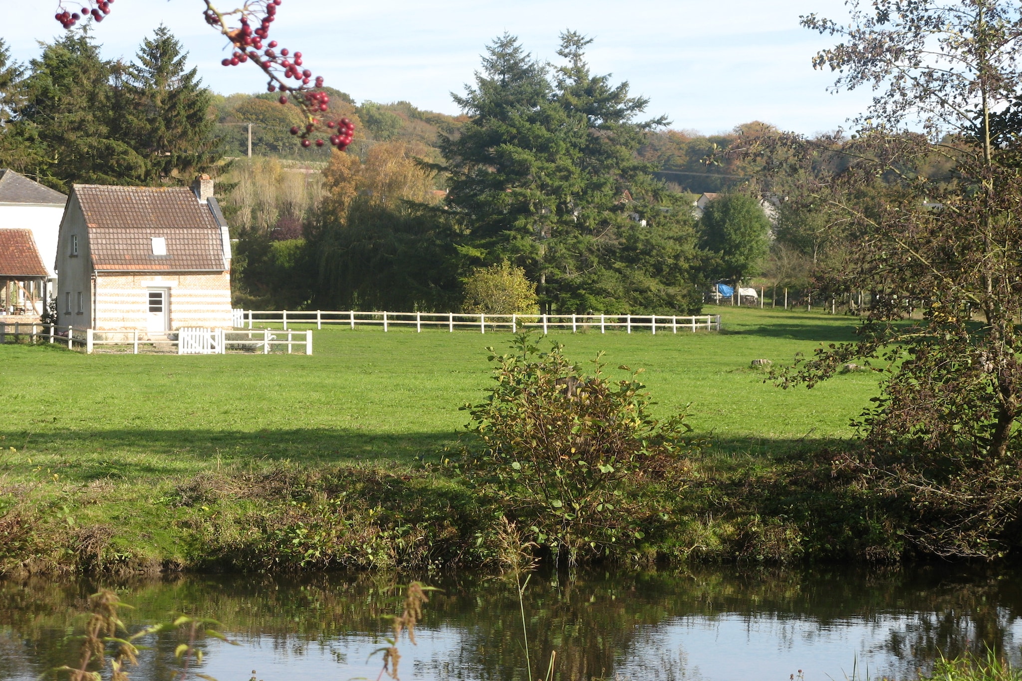 Jolie petite maison Picarde au bord de l'eau - Außenbereich Sommer
