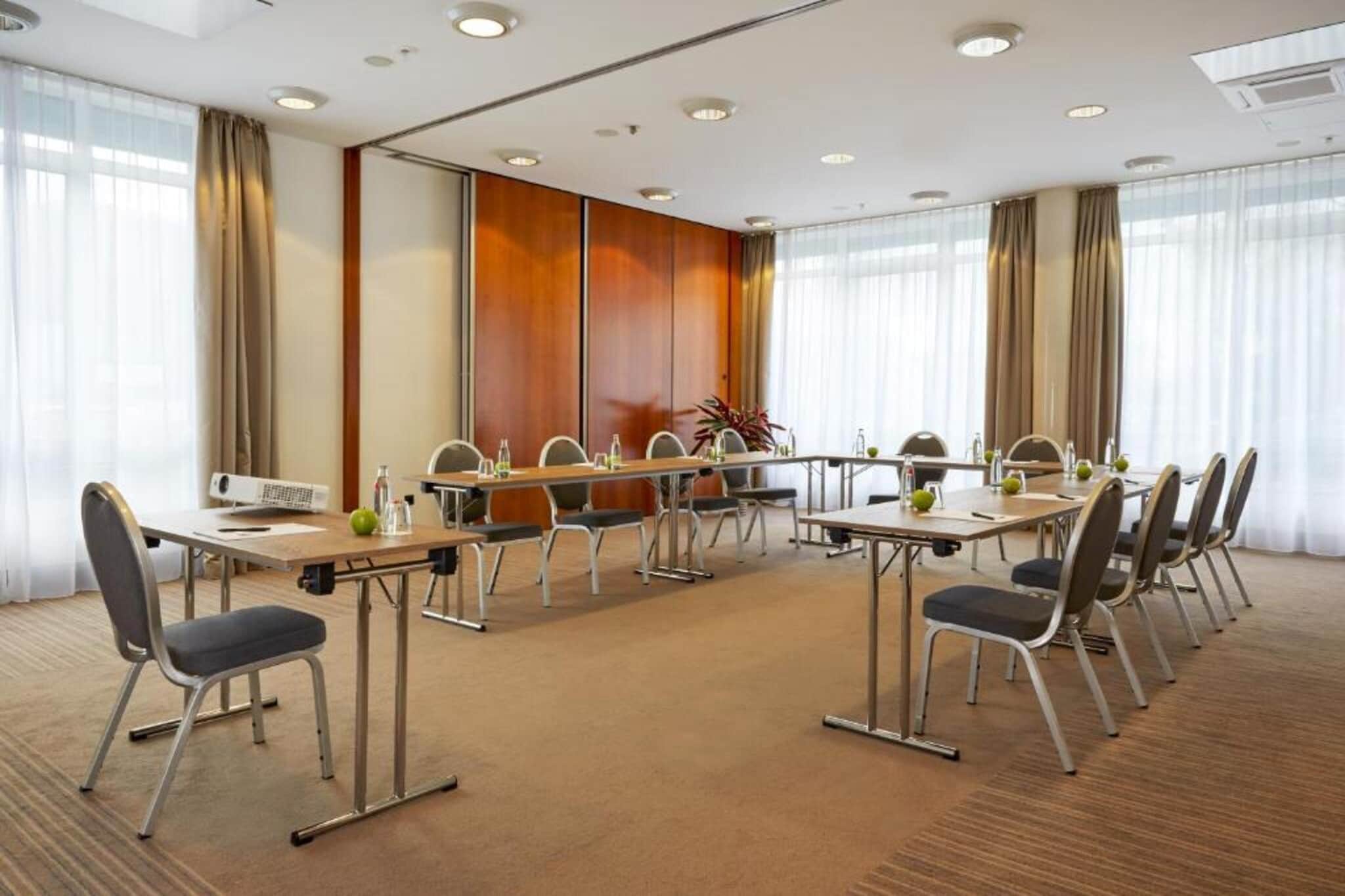 H Hotel Stuttgart Herrenberg - Double Room - Disability Access - Image-tags.hotelfacilitiesandservices
