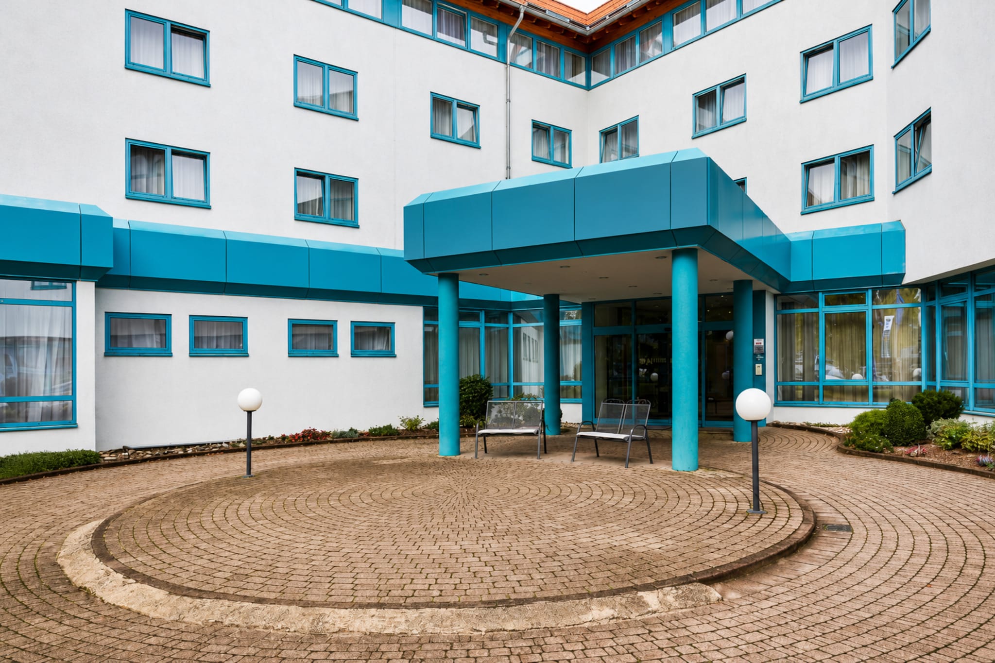 H Hotel Stuttgart Herrenberg - Double Room - Disability Access - Image-tags.hotelexteriorsummer