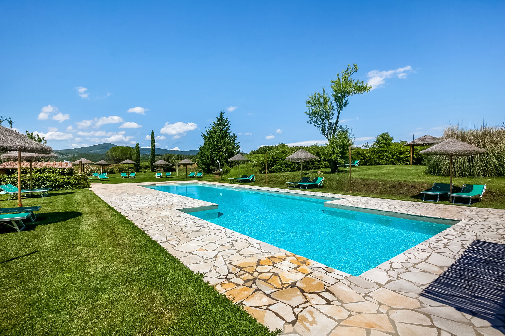Landelijk appartement in Montescudaio met gedeeld zwembad