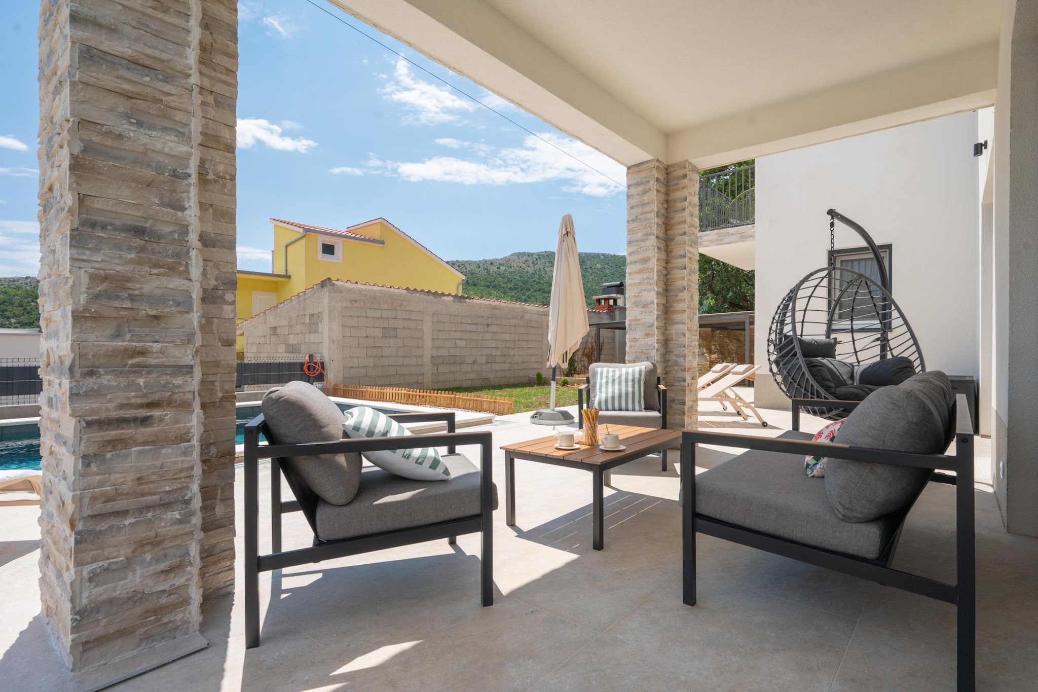 Villa Ginger – Your Peaceful Family Escape Near Omiš - Terrasse/Balkon